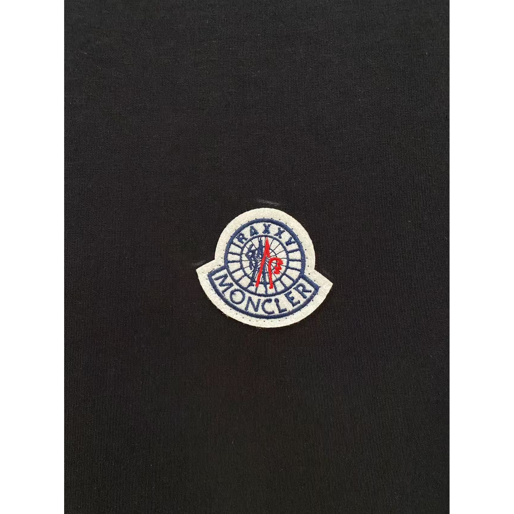 <p>MONCLER 太空棉卫衣(782479)</p>