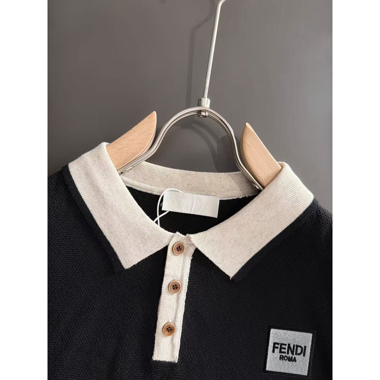 <p>FENDI 夏季新款短袖T恤(黑)</p>