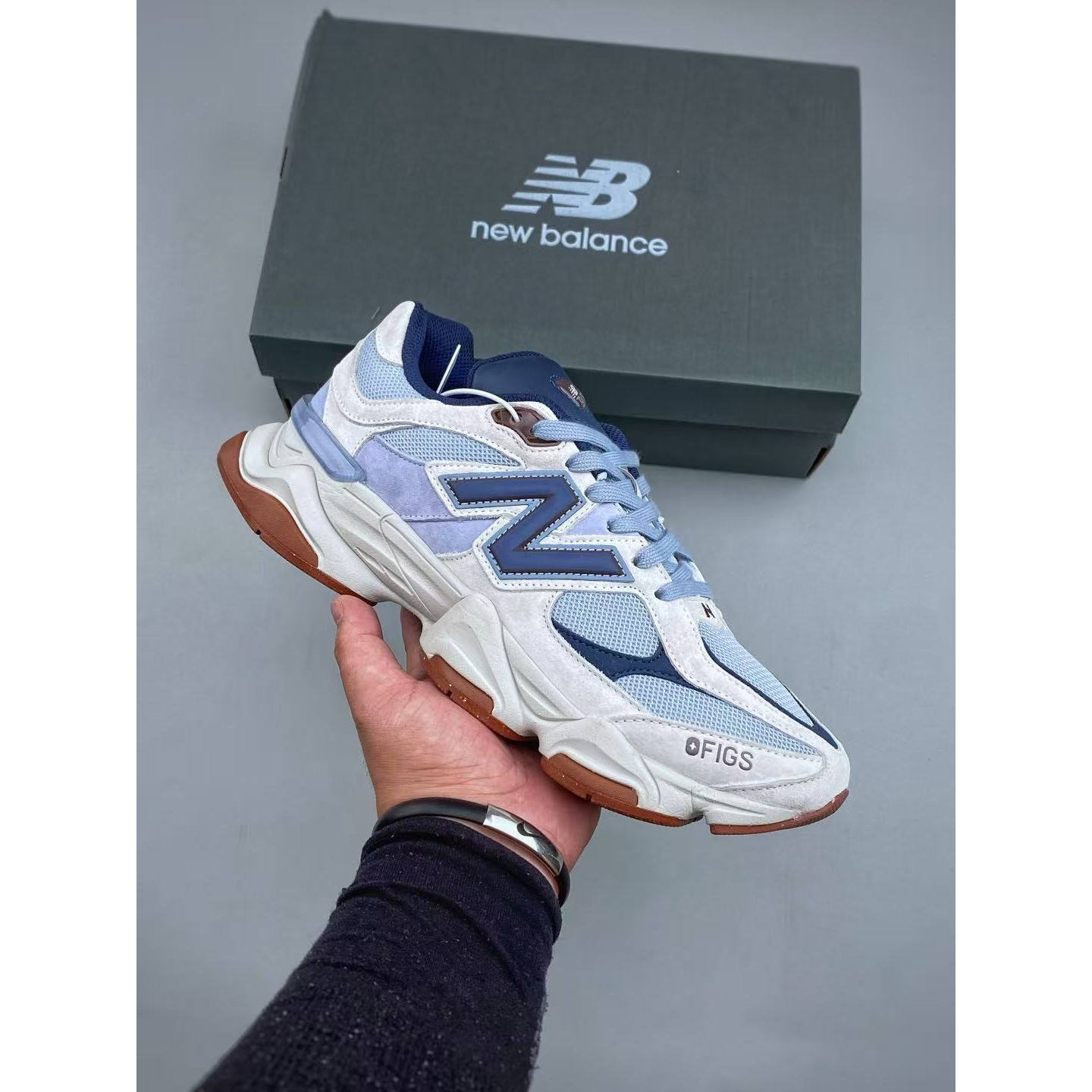 <p>New Balance NB9060 复古休闲运动鞋</p>