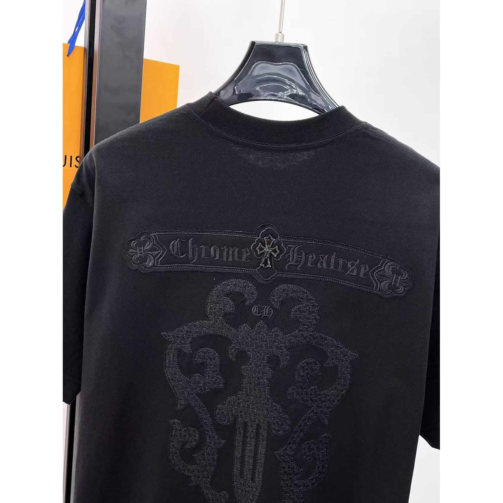 <p>CHROME HEARTS 专柜新款短袖T恤(黑)</p>