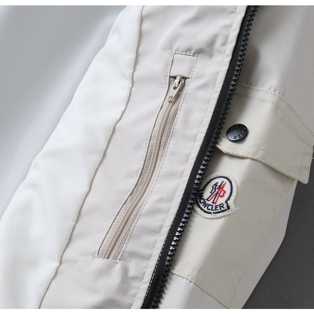 <p>MONCLER 新款男士夹克外套</p>