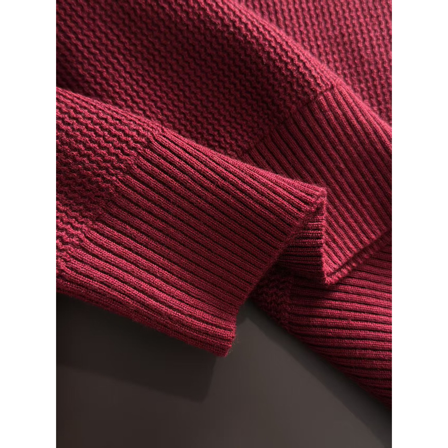 <p>Loro Piana V领针织马甲(紅)</p>