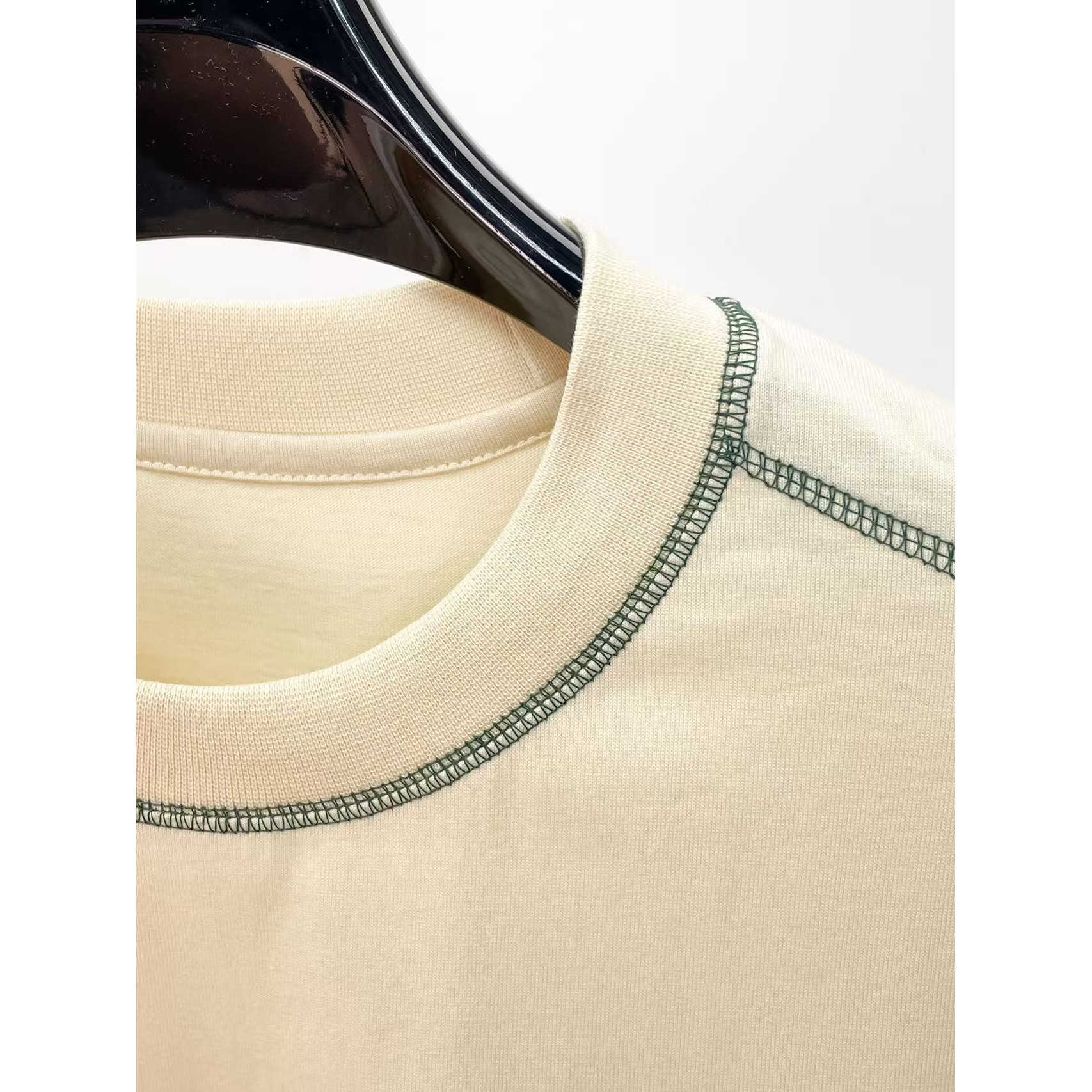 <p>GUCCI 专柜新款短袖T恤(卡其)</p>