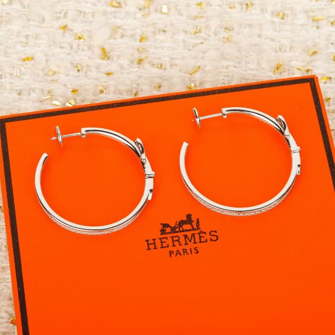 <p>HERMES&nbsp;Etriviere大号耳环</p>