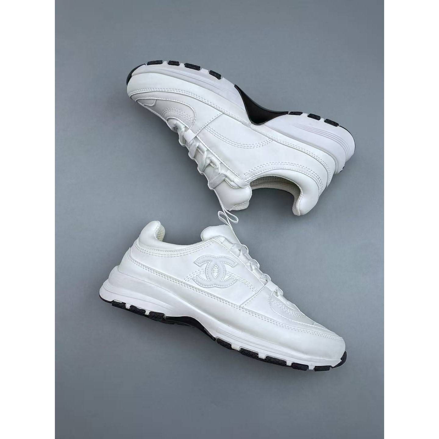 <p>Chanel 休闲鞋(白)</p>