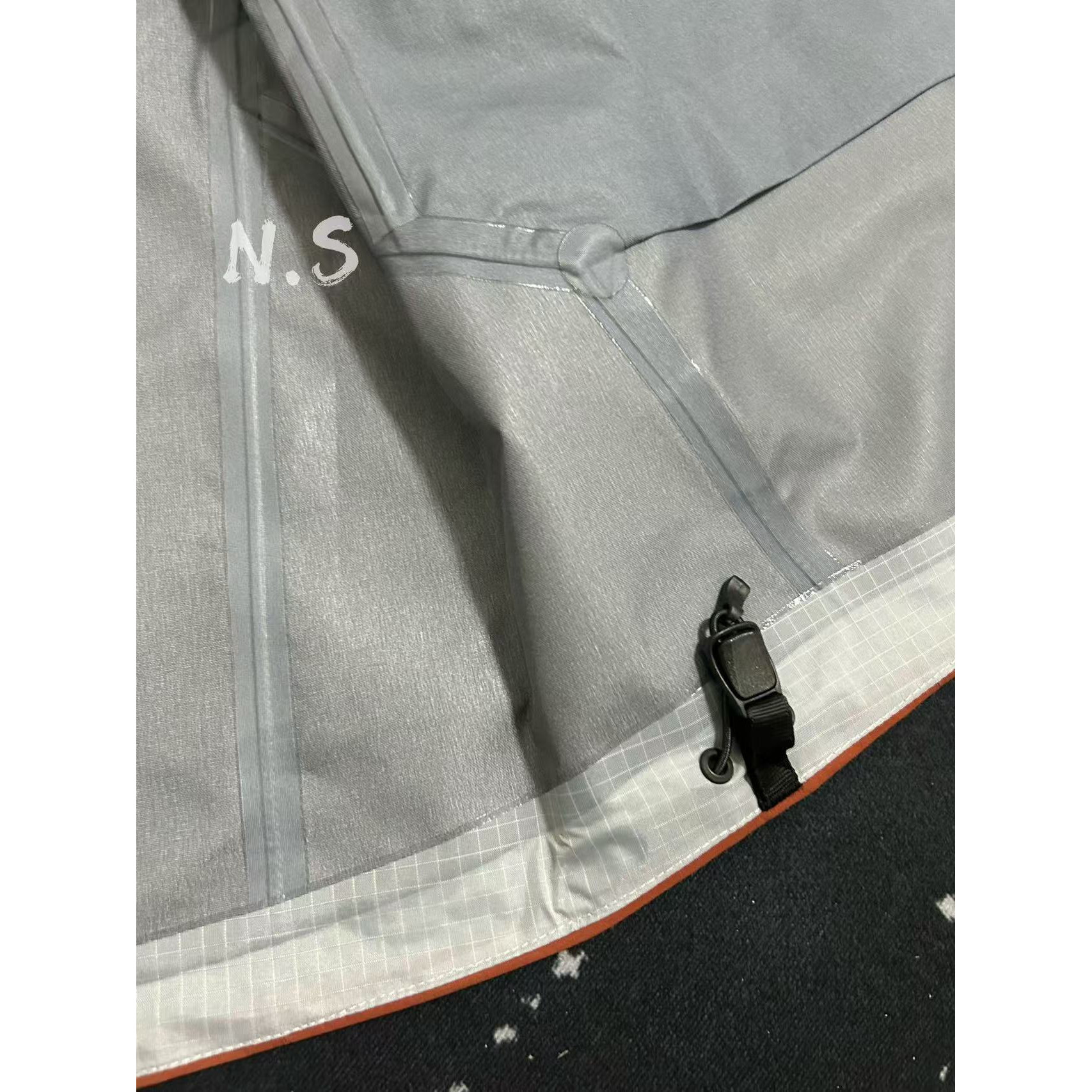 <p>Arc'teryx Beta系列 SL GORE-TEX 硬壳刺绣连帽防水防风透气冲锋衣 (红衫色)</p>