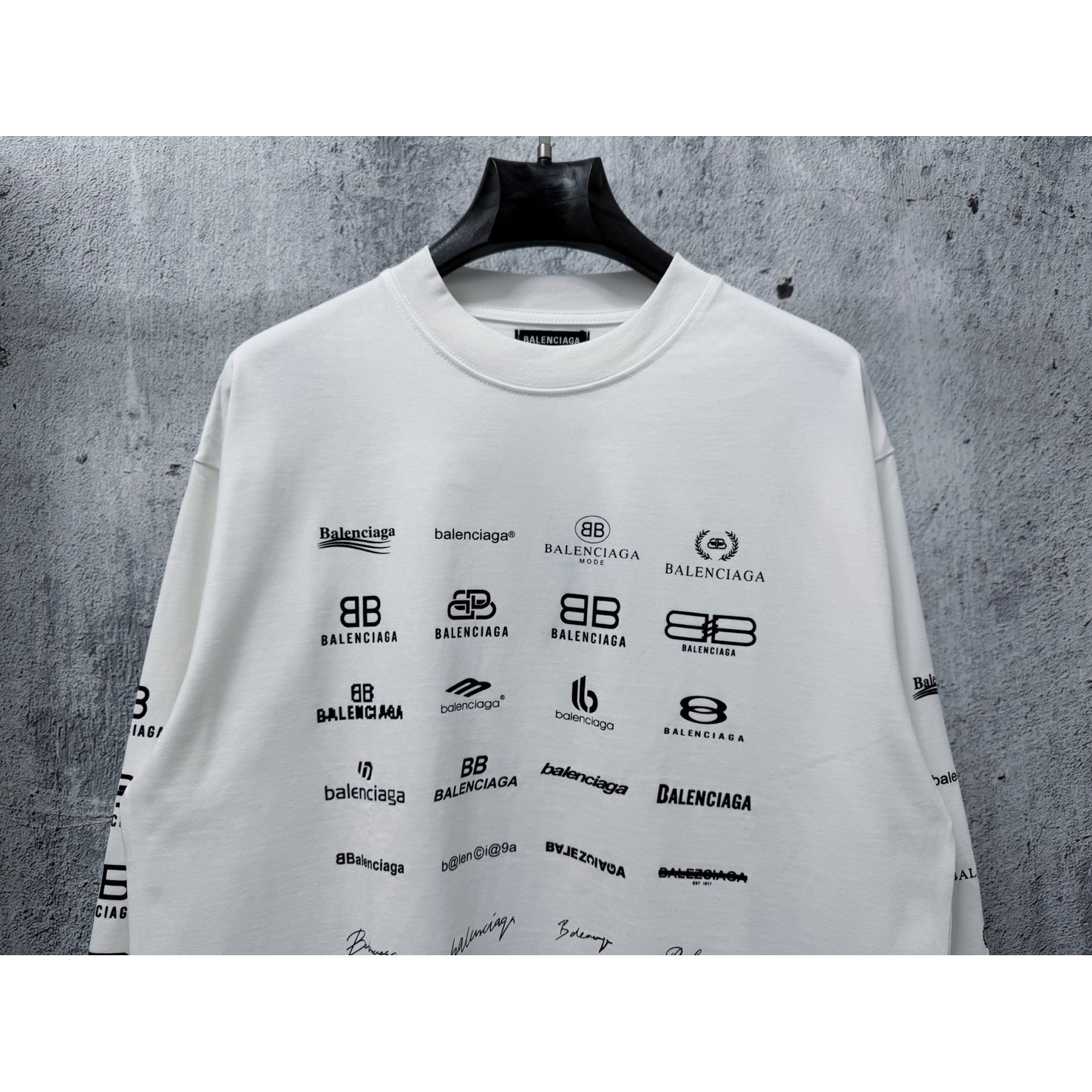 <p>BALENCIAGA logo印花长袖(白)</p>