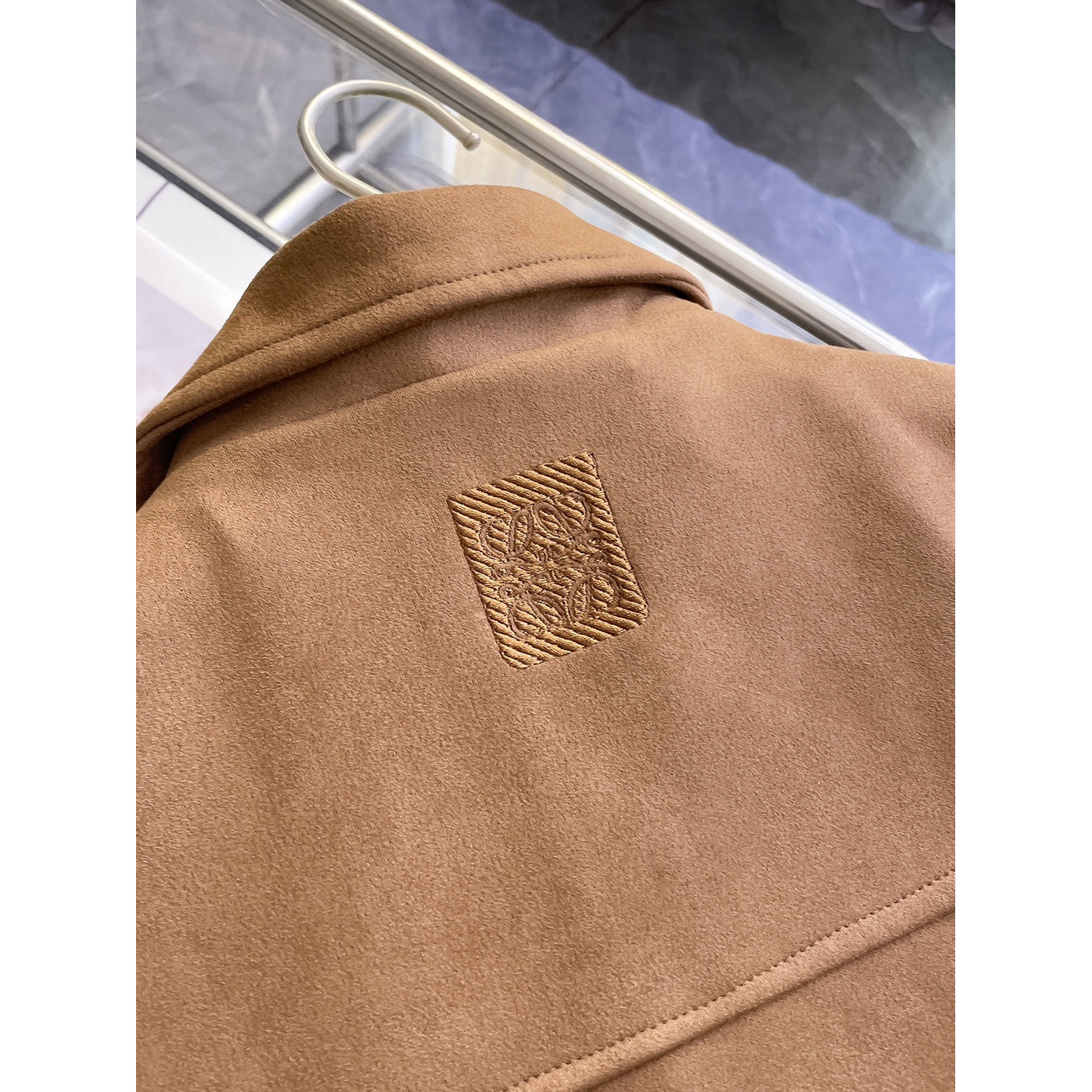 <p>LOEWE 男士夹克外套(棕)</p>