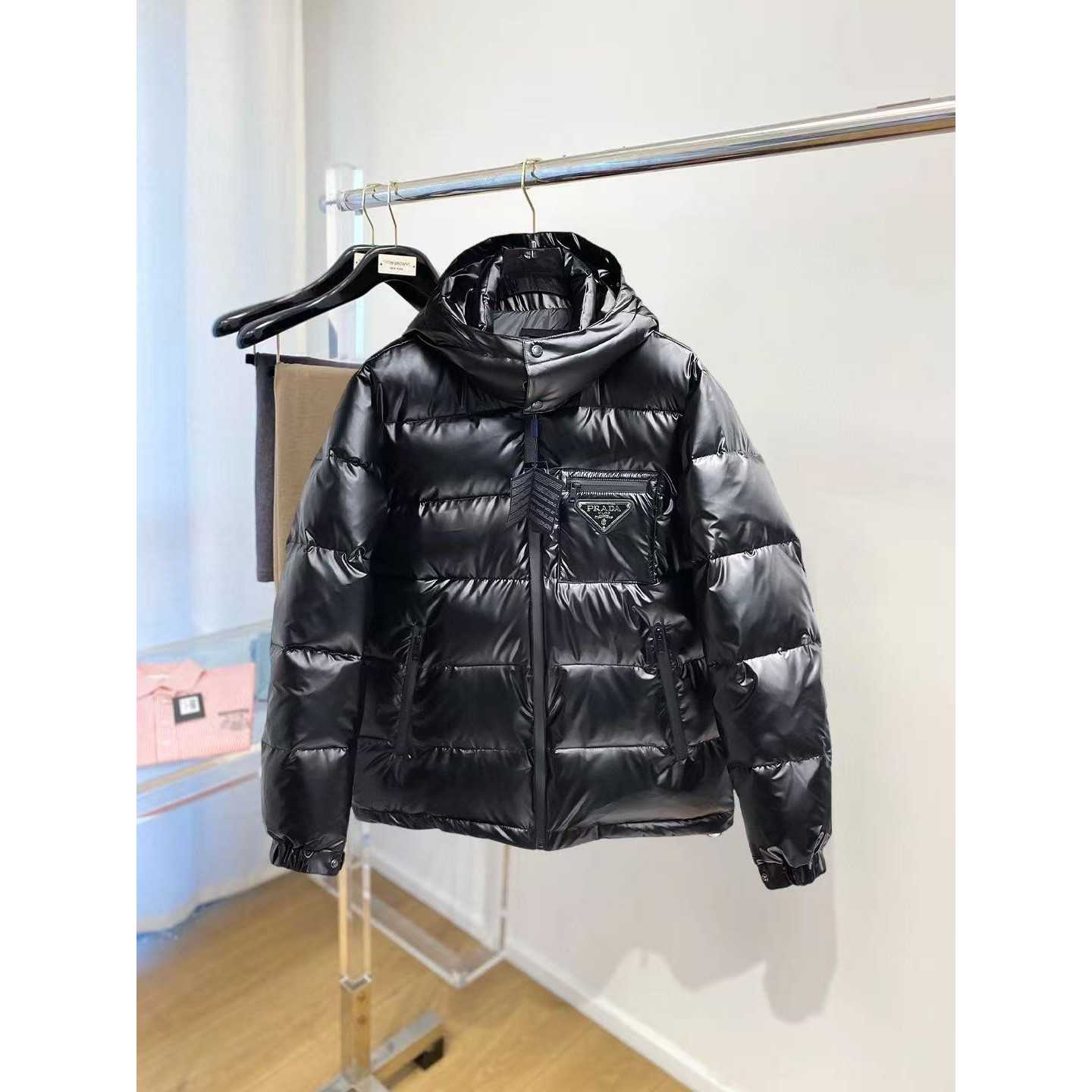 <p>PRADA 秋冬新款羽绒服(黑)</p>