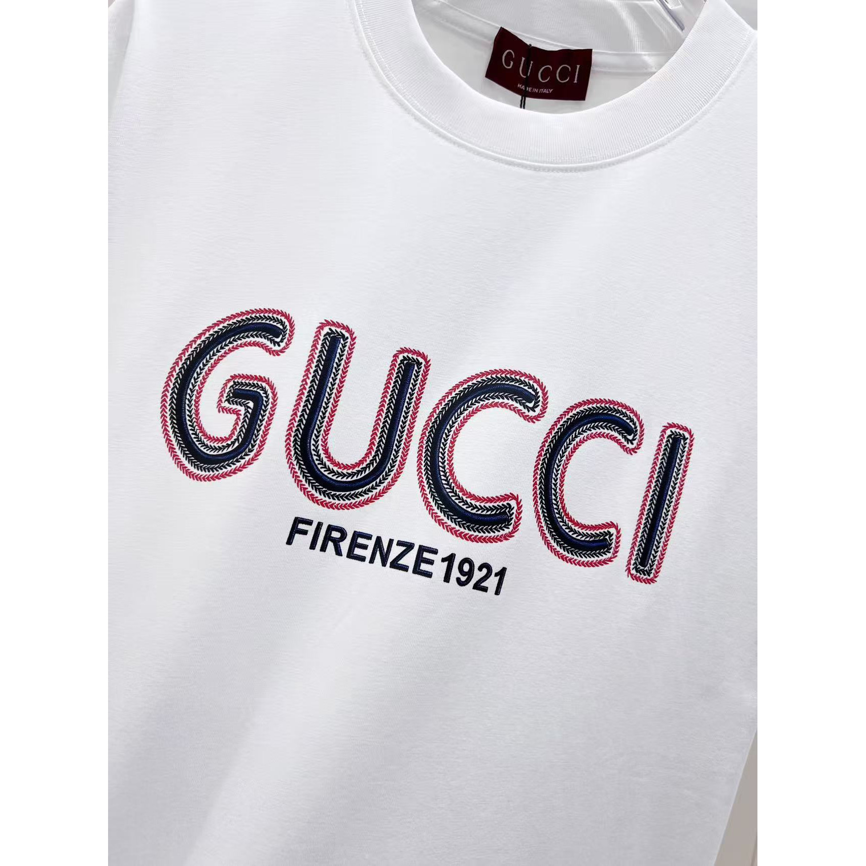 <p>GUCCI&nbsp;短袖圆领T恤(白)</p>