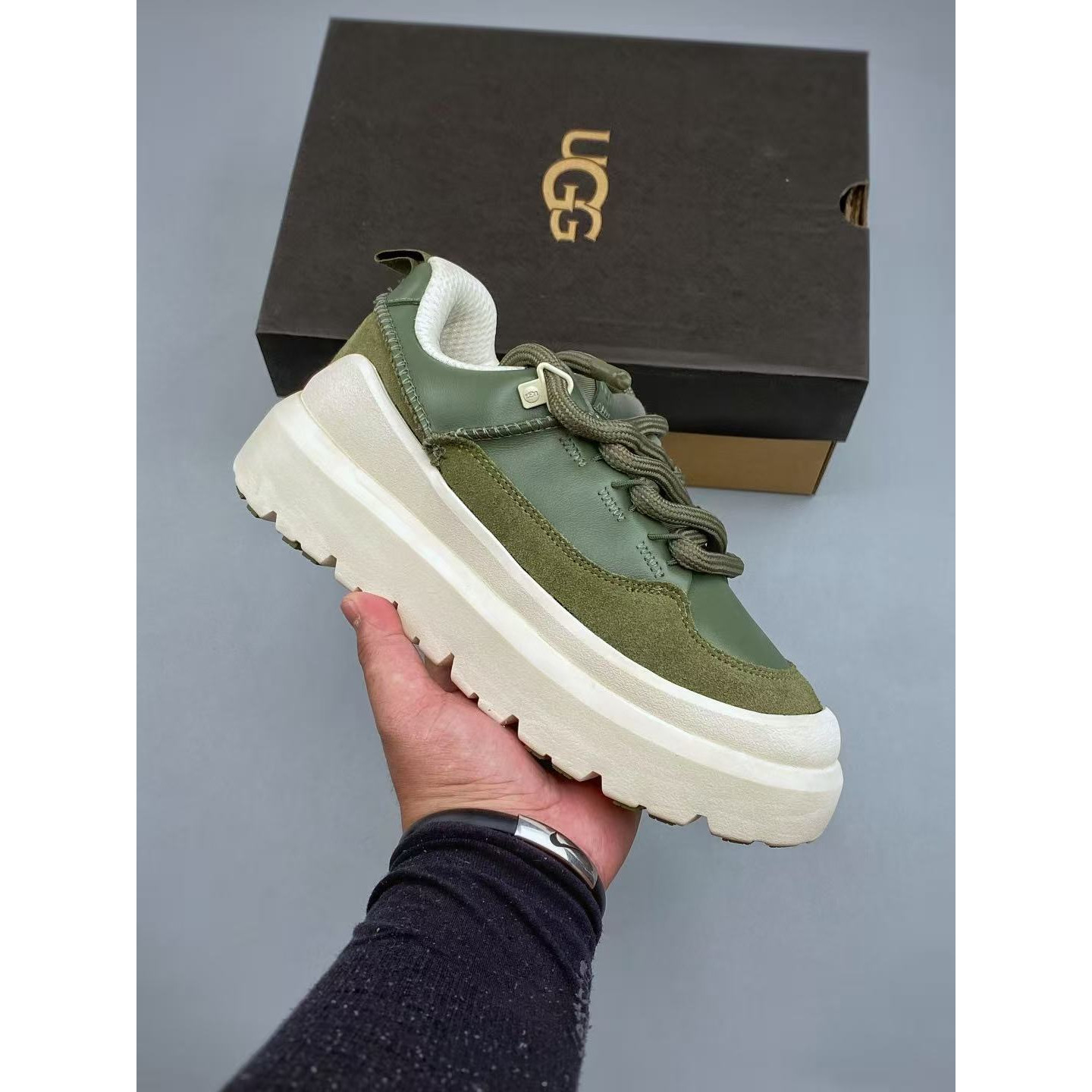 <p>UGG Heritage Utilty Sneaker&nbsp;中性雪地面包鞋</p>