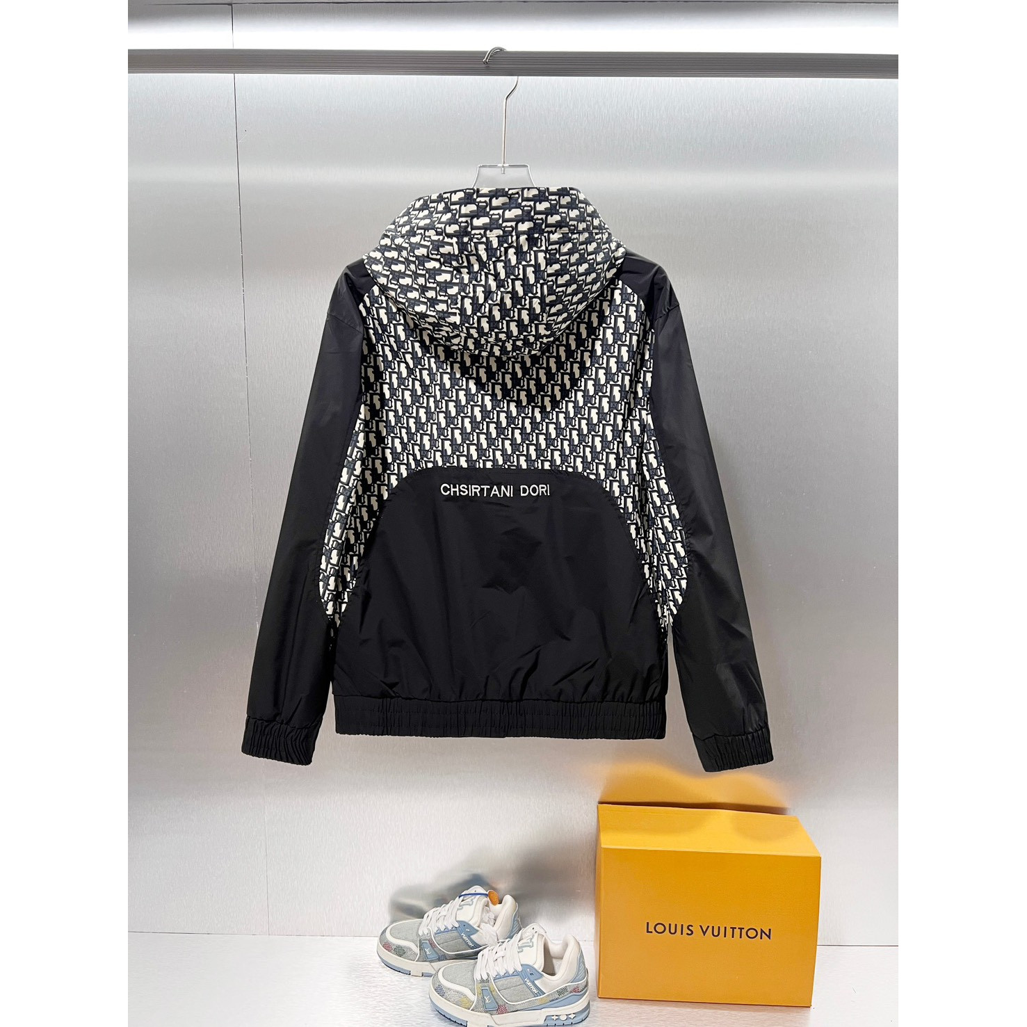 <p>DIOR 双面穿夹克外套(黑)</p>