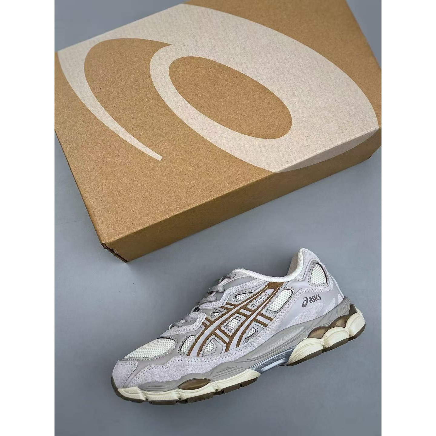 <p>Asics Gel-NYC 透气跑鞋</p>