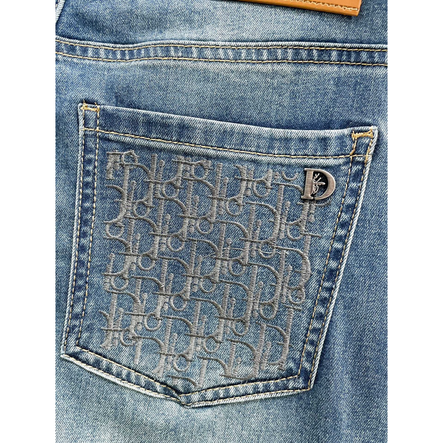 <p>DIOR&nbsp;高端牛仔裤(淺藍)</p>