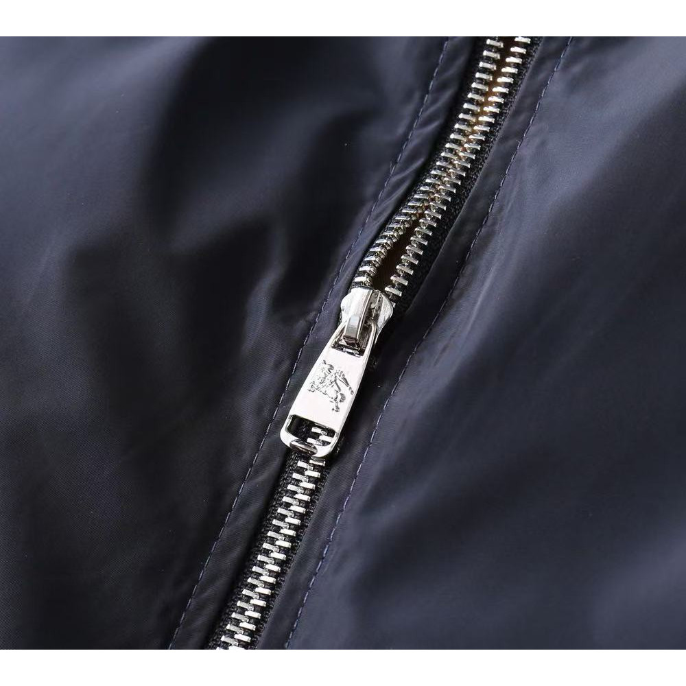 <p>BURBERRY 男士夹克外套(深藍)</p>