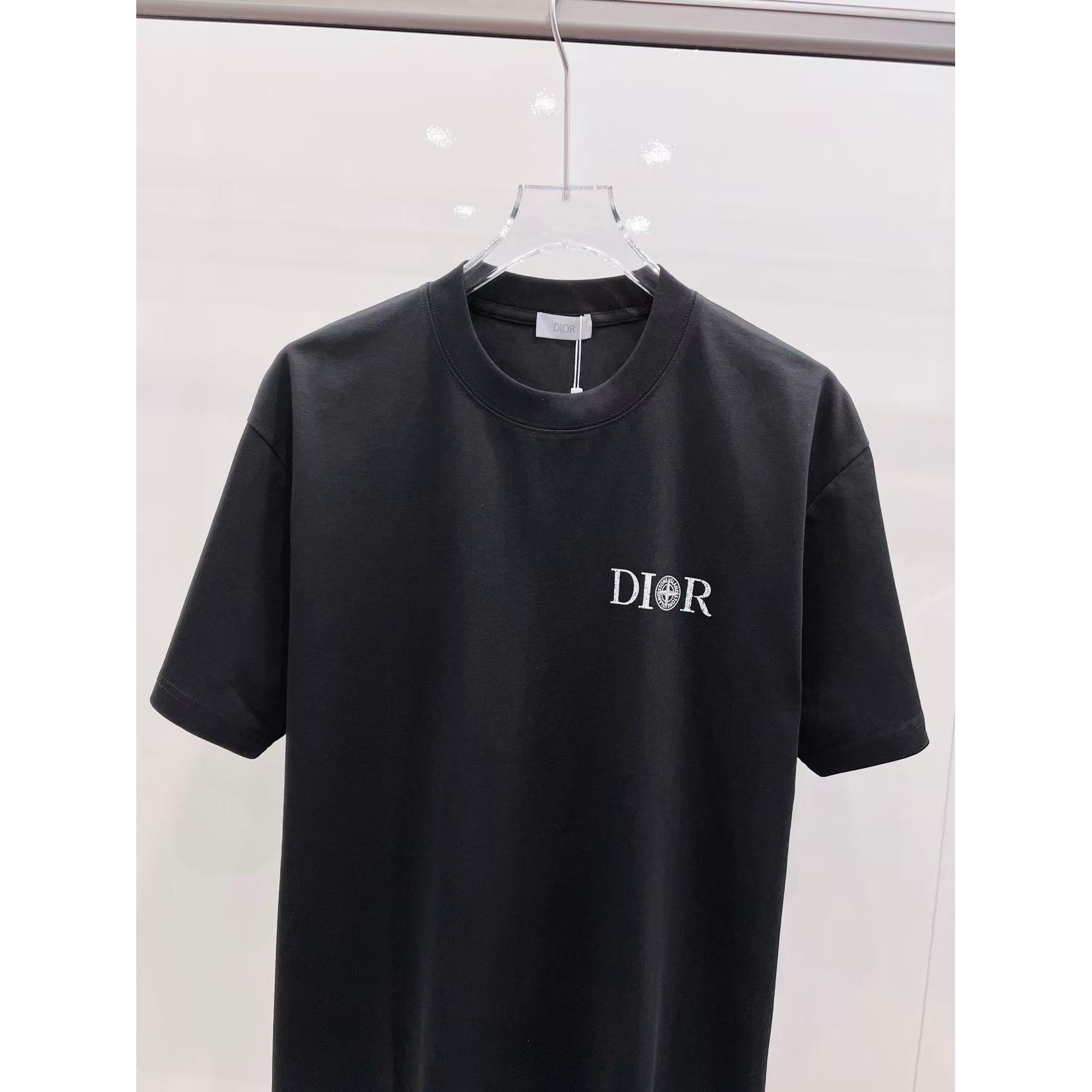 <p>DIOR 迪奥+石头岛联名 logo短袖T恤(黑)&nbsp;</p>