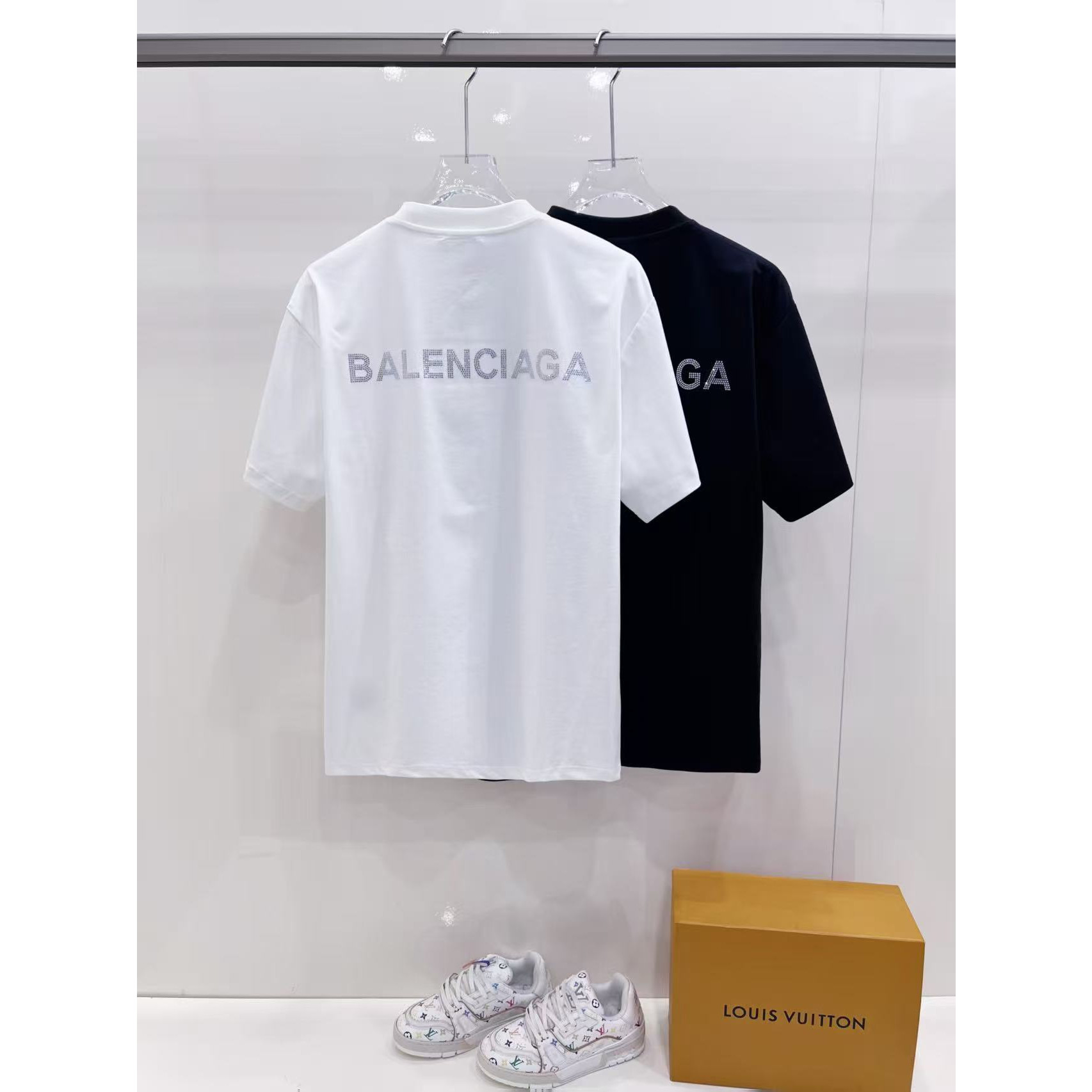 <p>Balenciaga&nbsp;短袖圆领T恤(黑)</p>