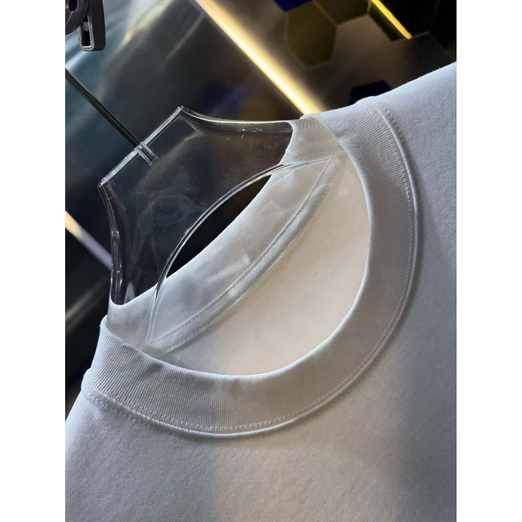 <p>DIOR&nbsp;圆领短袖T恤(白)</p>