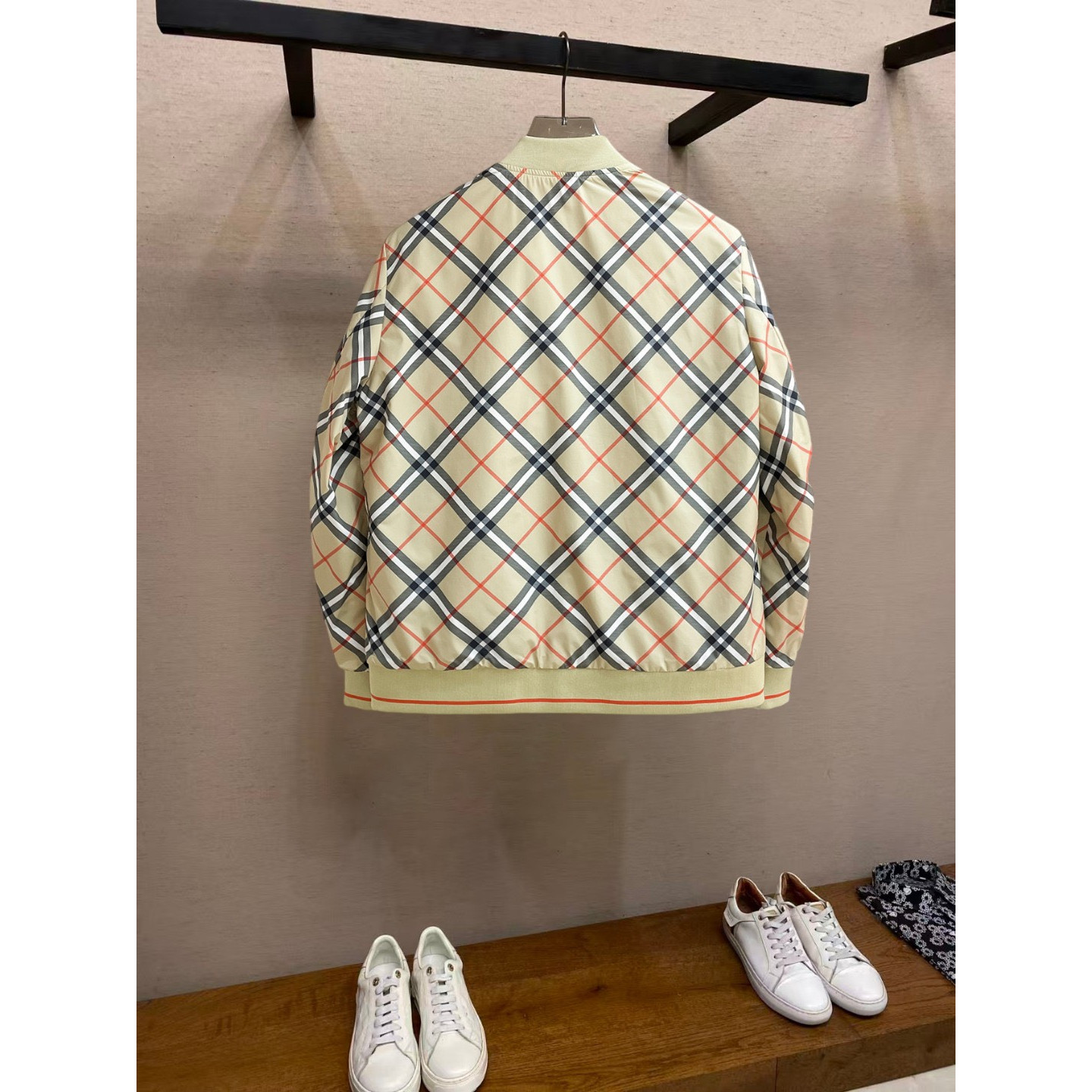 <p>BURBERRY 夹克外套(雙面穿)</p>
