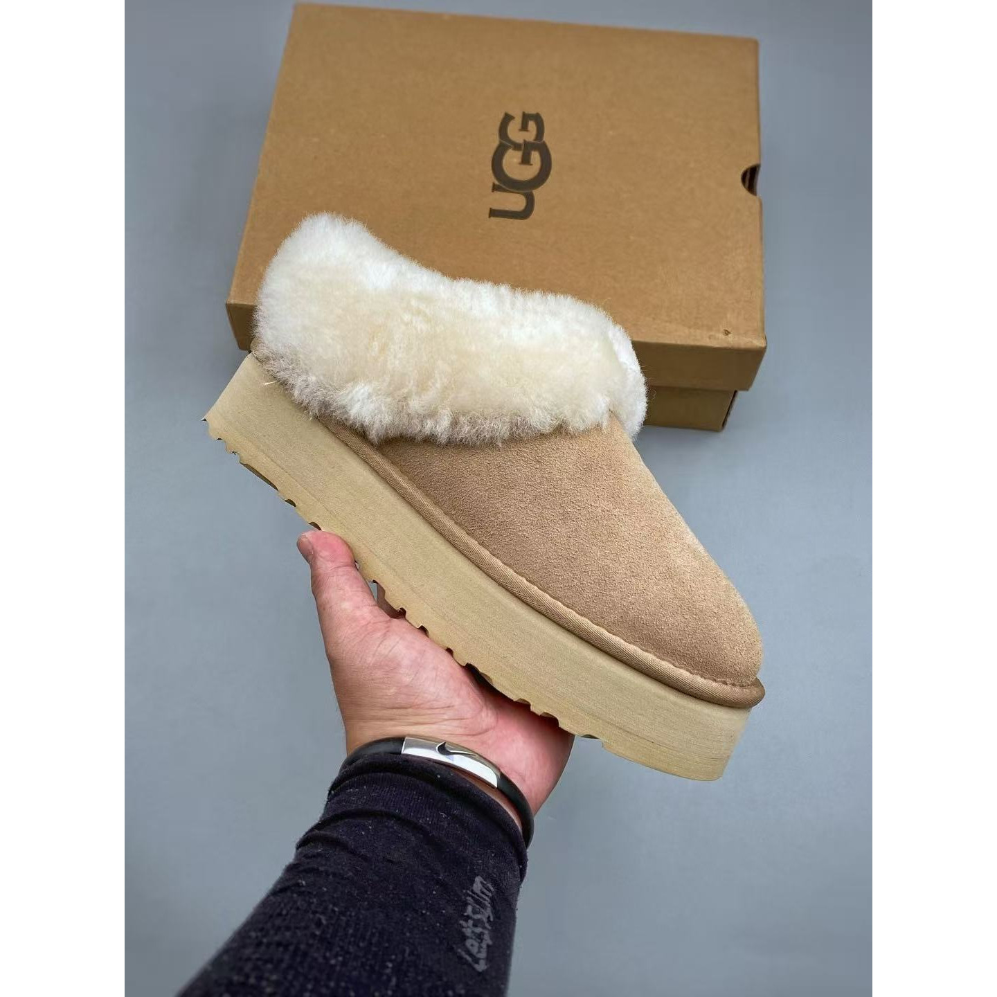 <p>UGG Tazzelle H 厚底雪地靴&nbsp;</p>