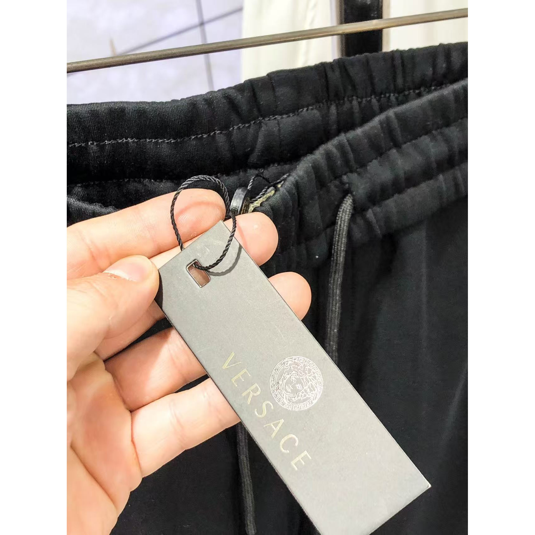 <p>Versace&nbsp;高品质时尚休闲裤(782939)</p>