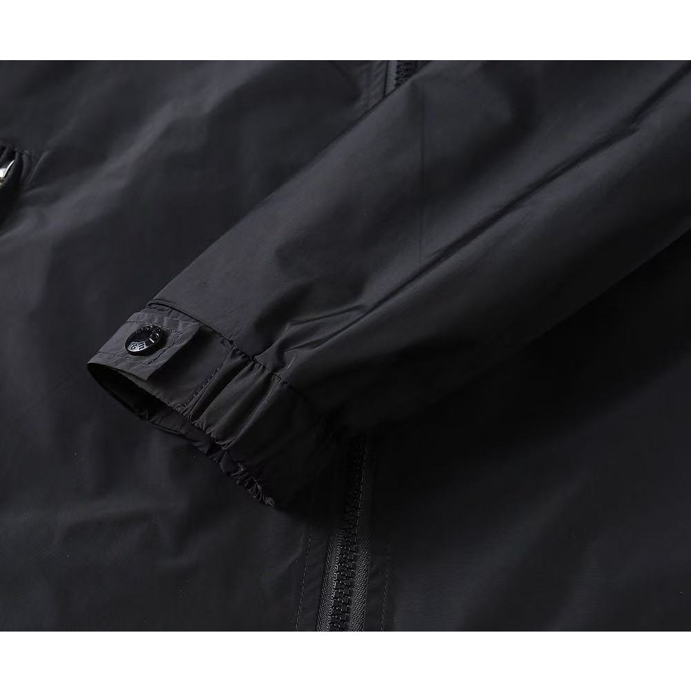<p>MONCLER 男士夹克外套(黑)</p>