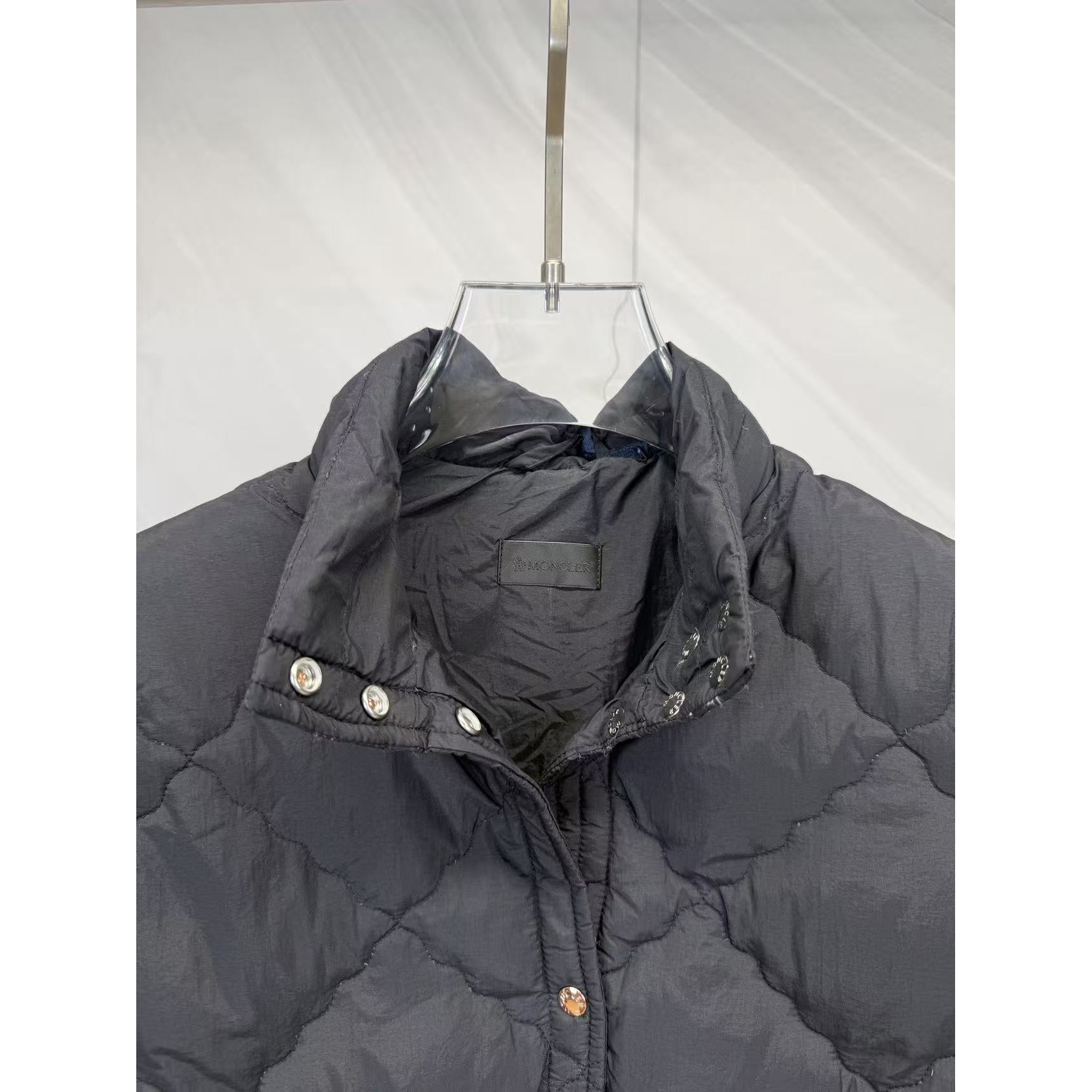 <p>Moncler 针织拼接羽绒服(黑)</p>