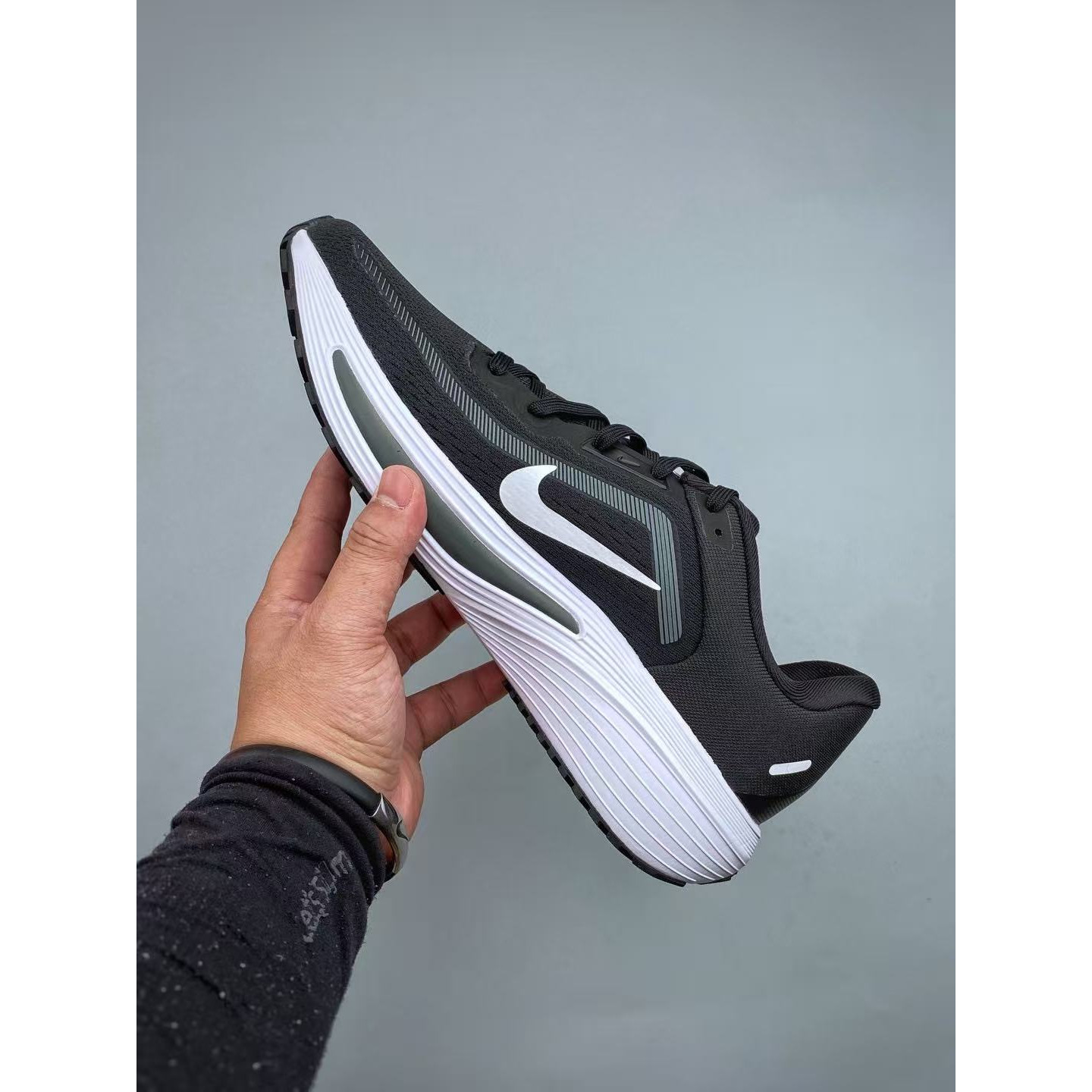 <p>Nike Quest 7 休闲慢跑鞋(黑)&nbsp;</p>