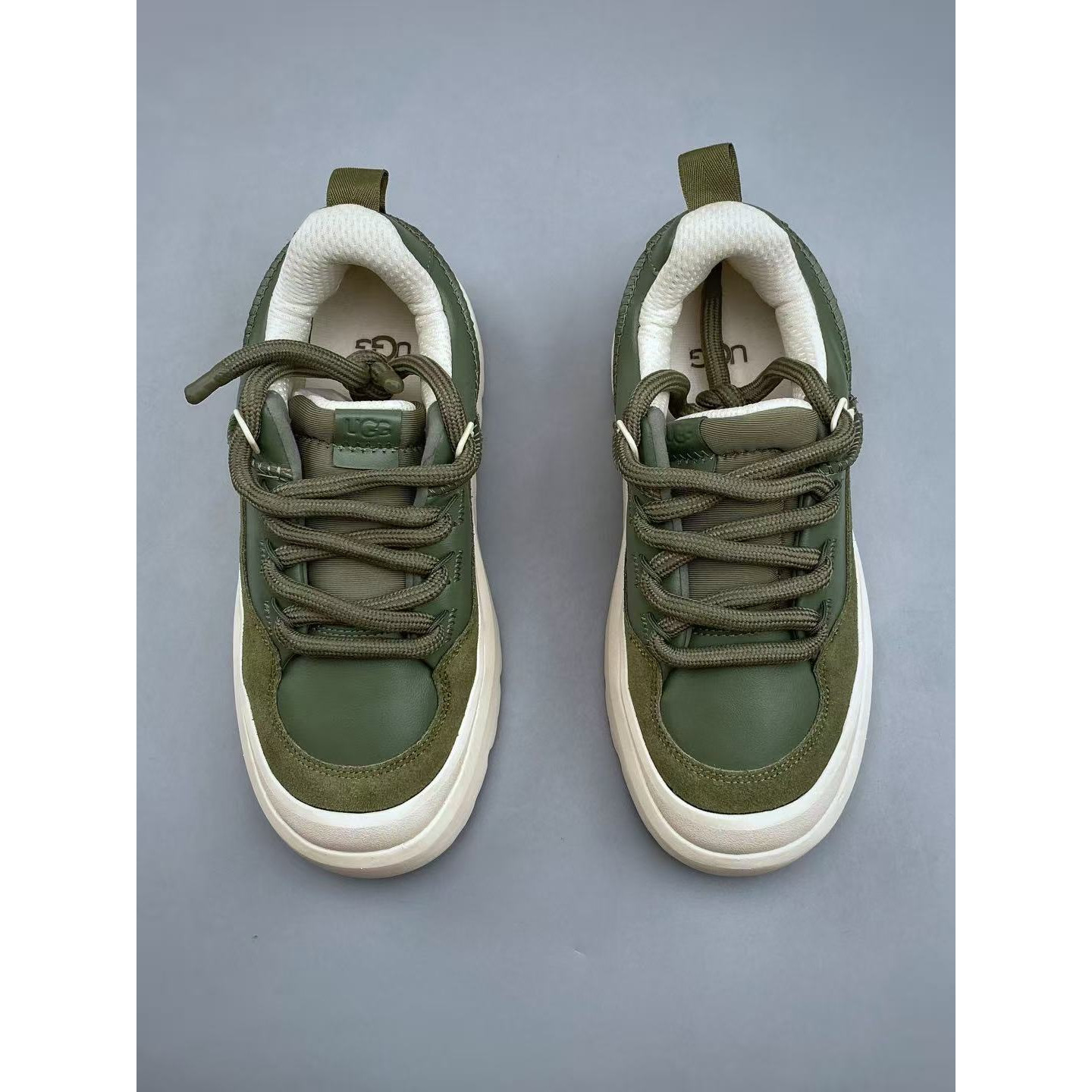 <p>UGG Heritage Utilty Sneaker&nbsp;中性雪地面包鞋</p>