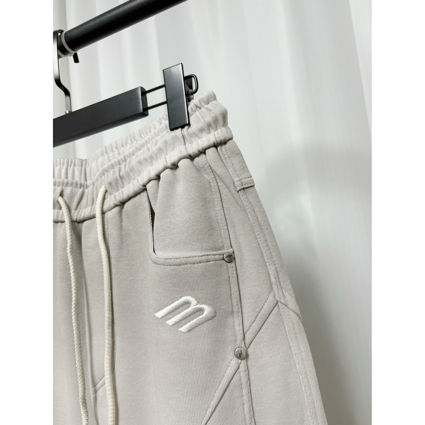 <p>Balenciaga 休闲长裤</p>