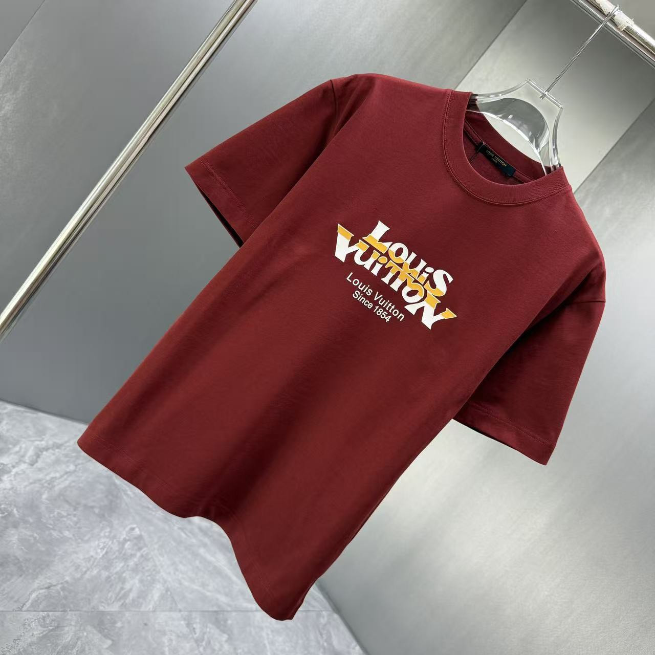 <p>LV 短袖T恤 (厚板)(紅)</p>
