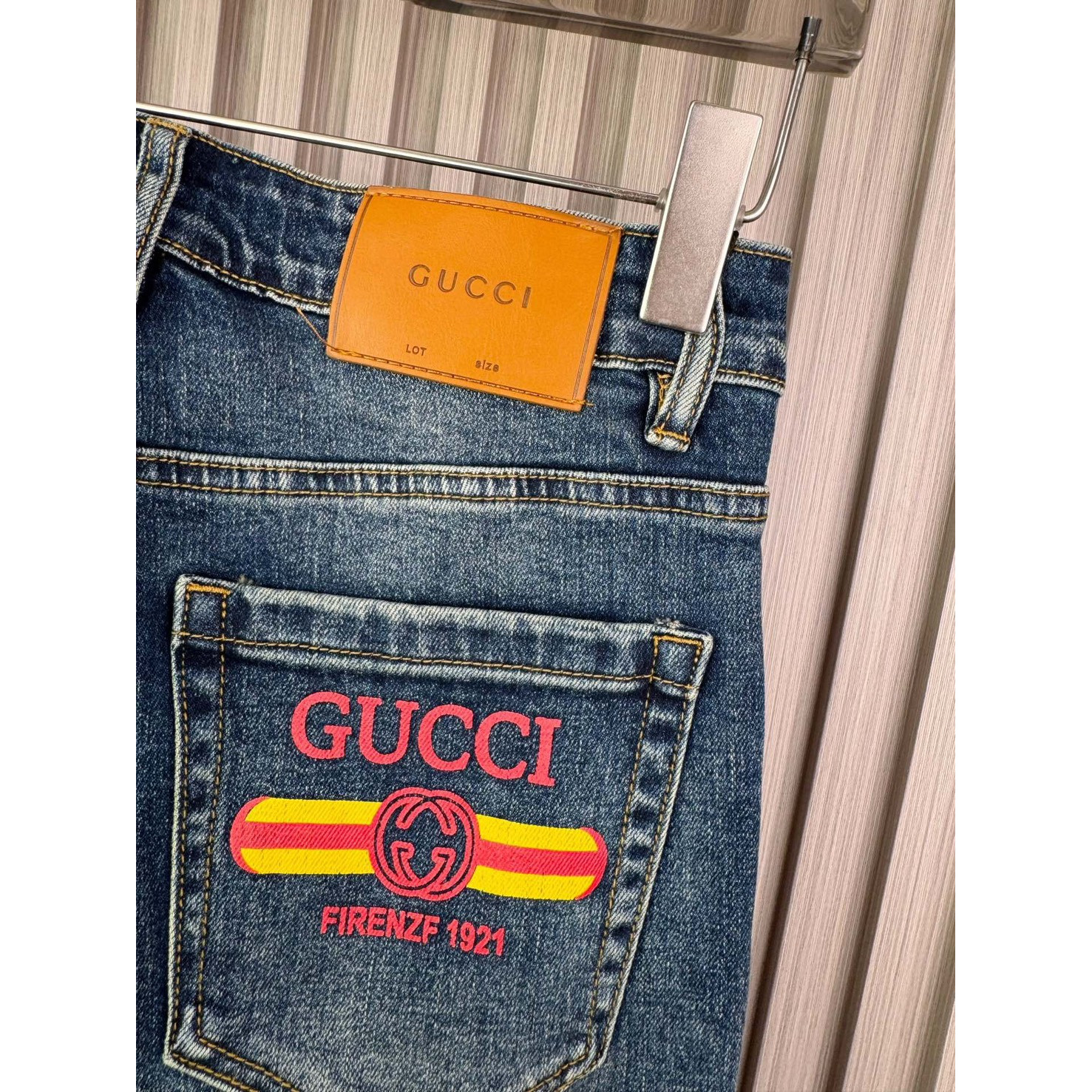 <p>GUCCI 休閒牛仔褲</p>