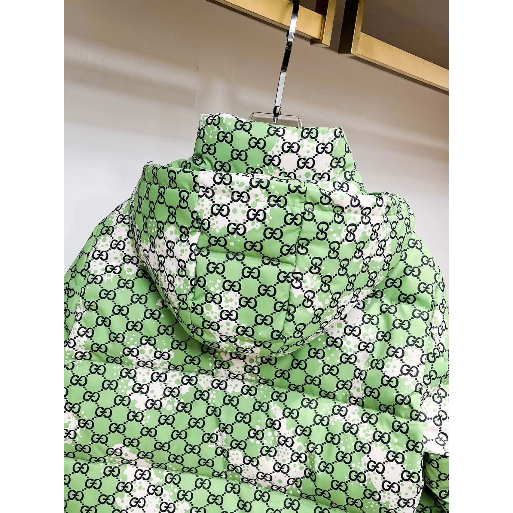 <p>GUCCI 秋冬新款羽绒服(綠)</p>