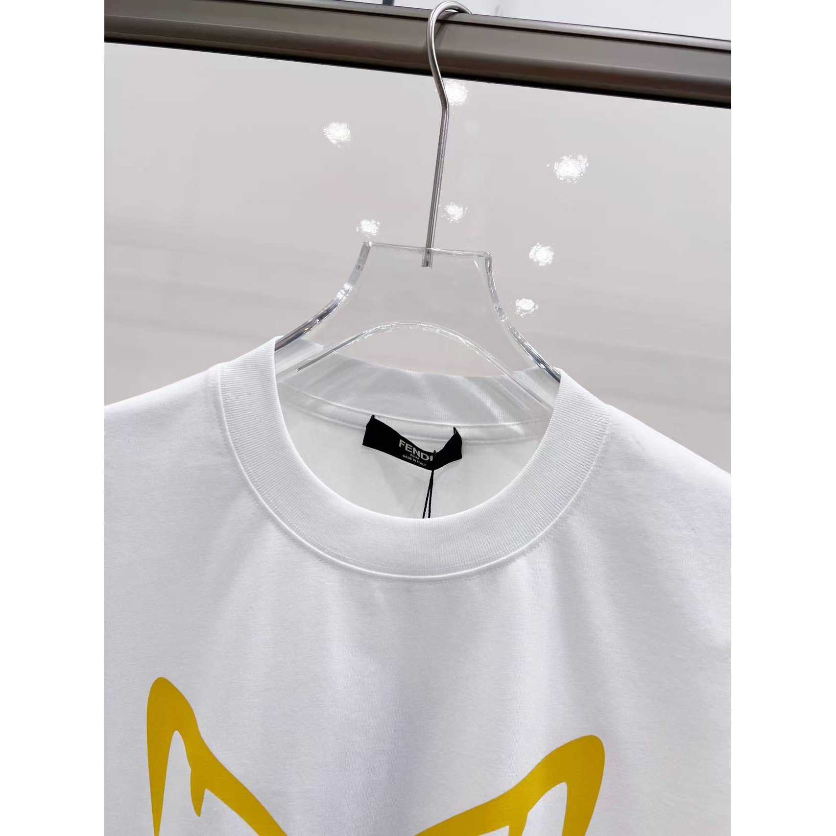 <p>FENDI 短袖圆领T恤(白)</p>