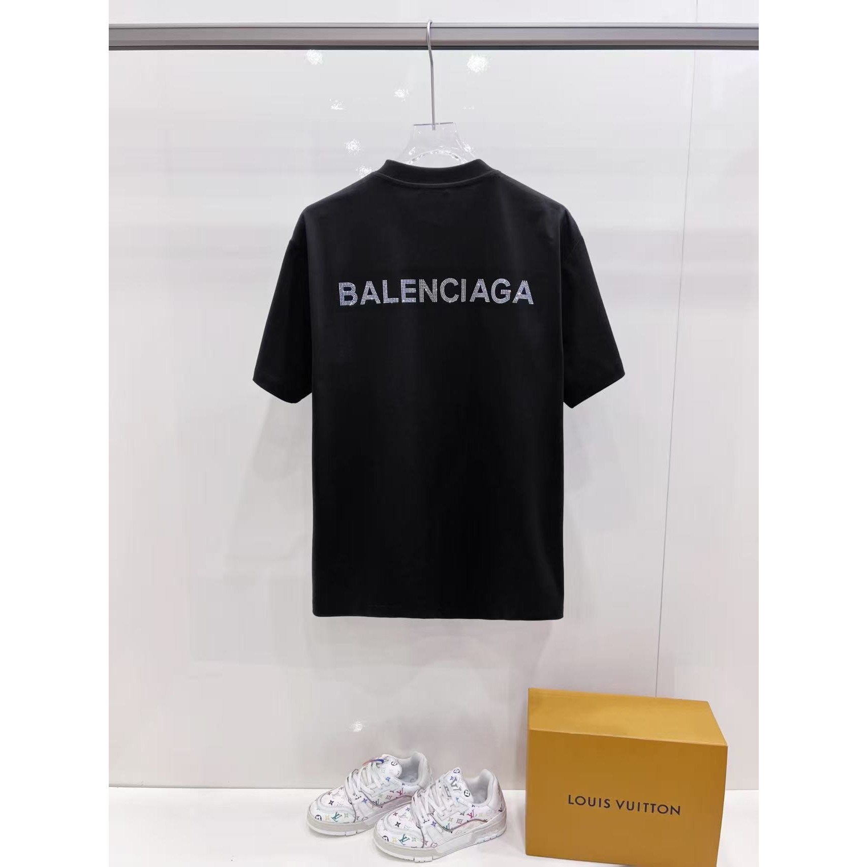 <p>Balenciaga&nbsp;短袖圆领T恤(黑)</p>