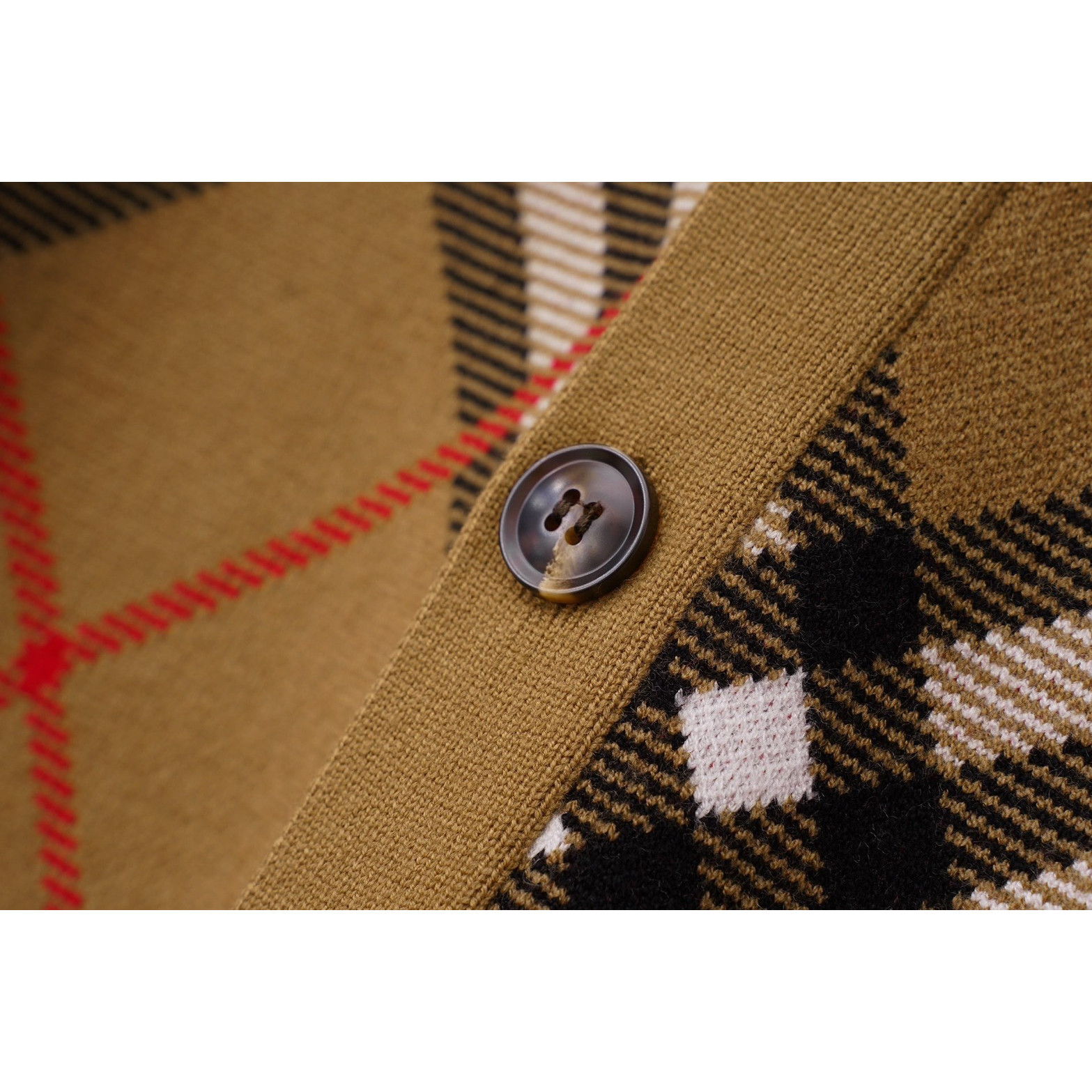 <p>BURBERRY 开衫毛衣(X27)</p>