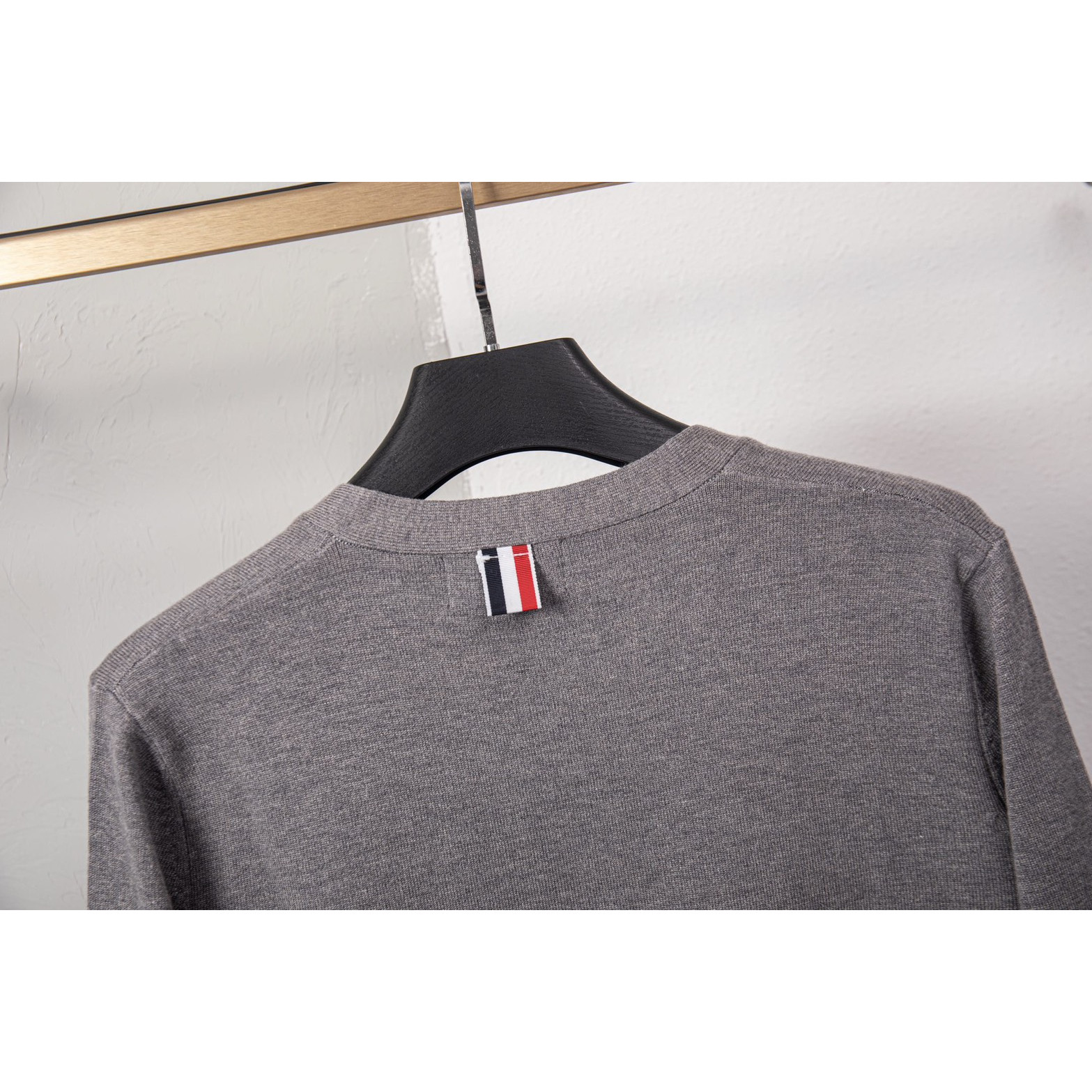 <p>Thom Browne&nbsp;针织开衫外套(花灰色DZ17)</p>