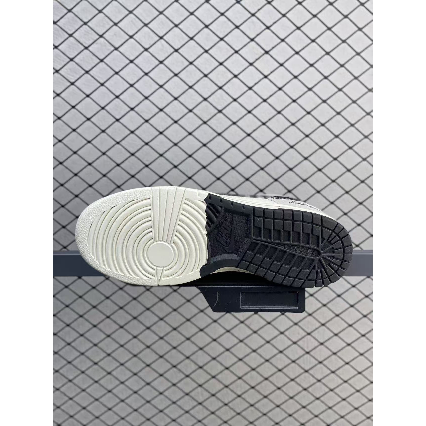 <p>Nike SB Dunk Low 青蓝牛仔休闲板鞋(黑)</p>