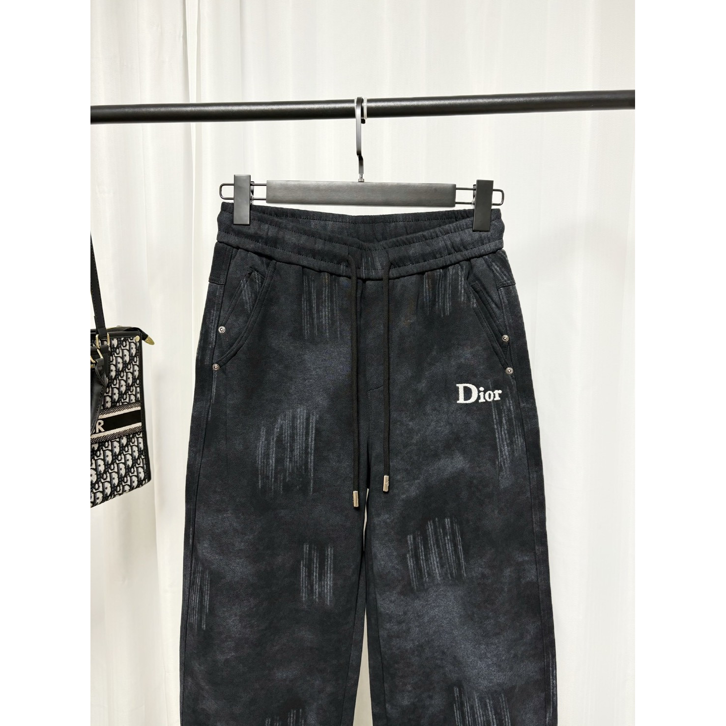 <p>Dior 休闲长裤(黑)</p>