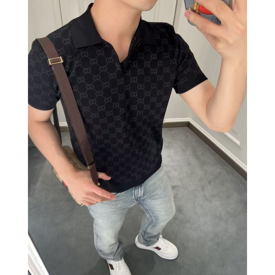 <p>GUCCI 宽松经典图案polo(783039)&nbsp;</p>