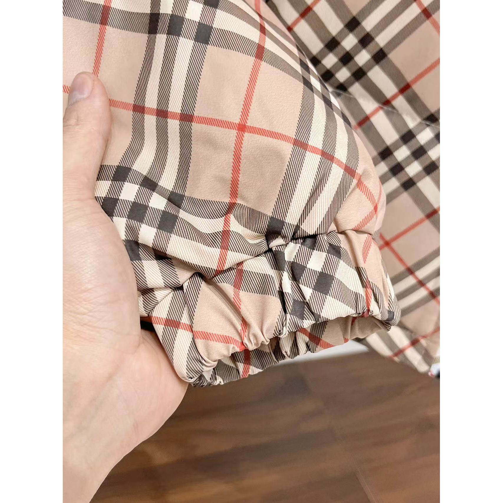 <p>BURBERRY 秋冬新款羽绒服(卡其)</p>