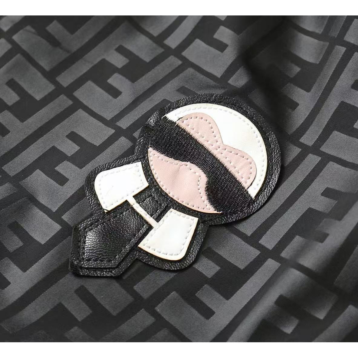 <p>FENDI&nbsp;男士夹克外套(黑)</p>