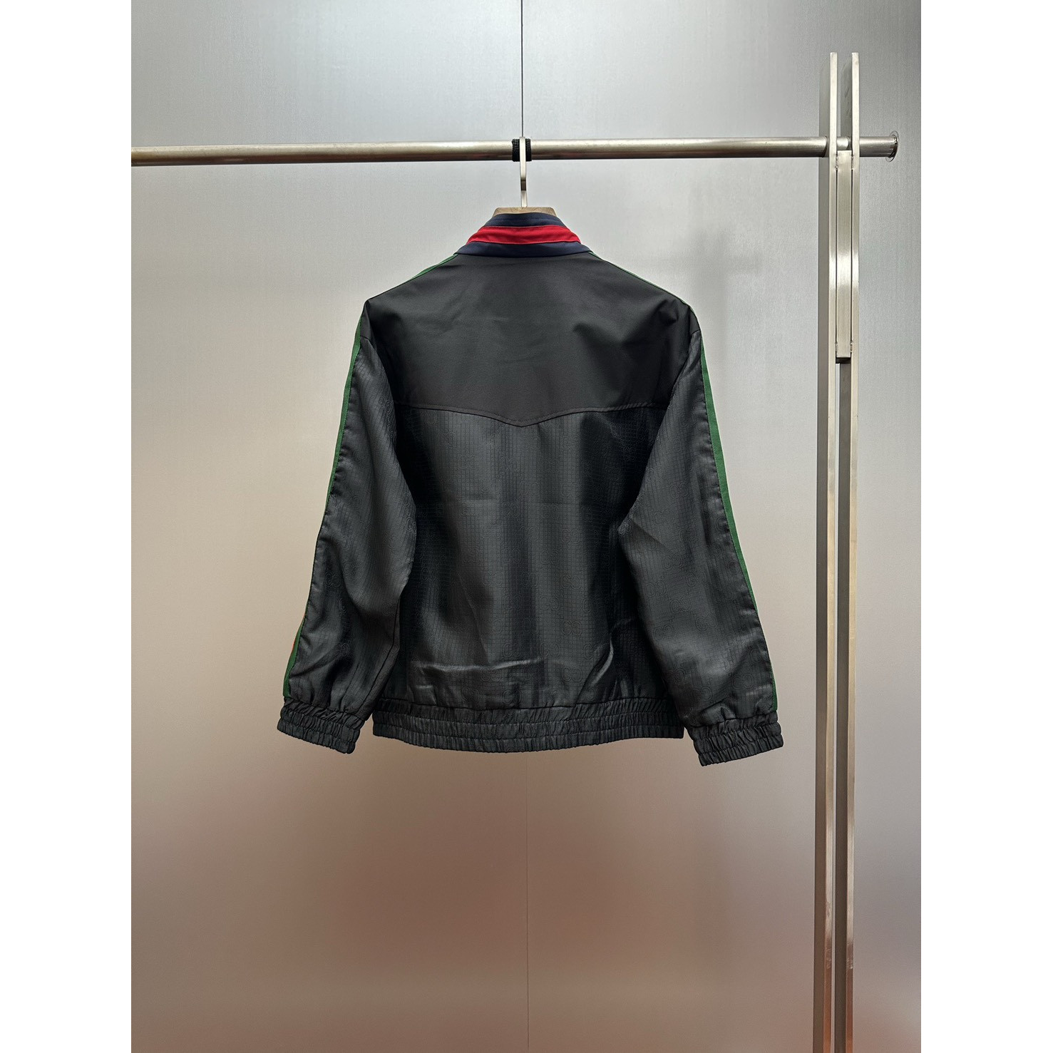 <p>GUCCI 织带互扣双G立领防风夹克(黑)</p>