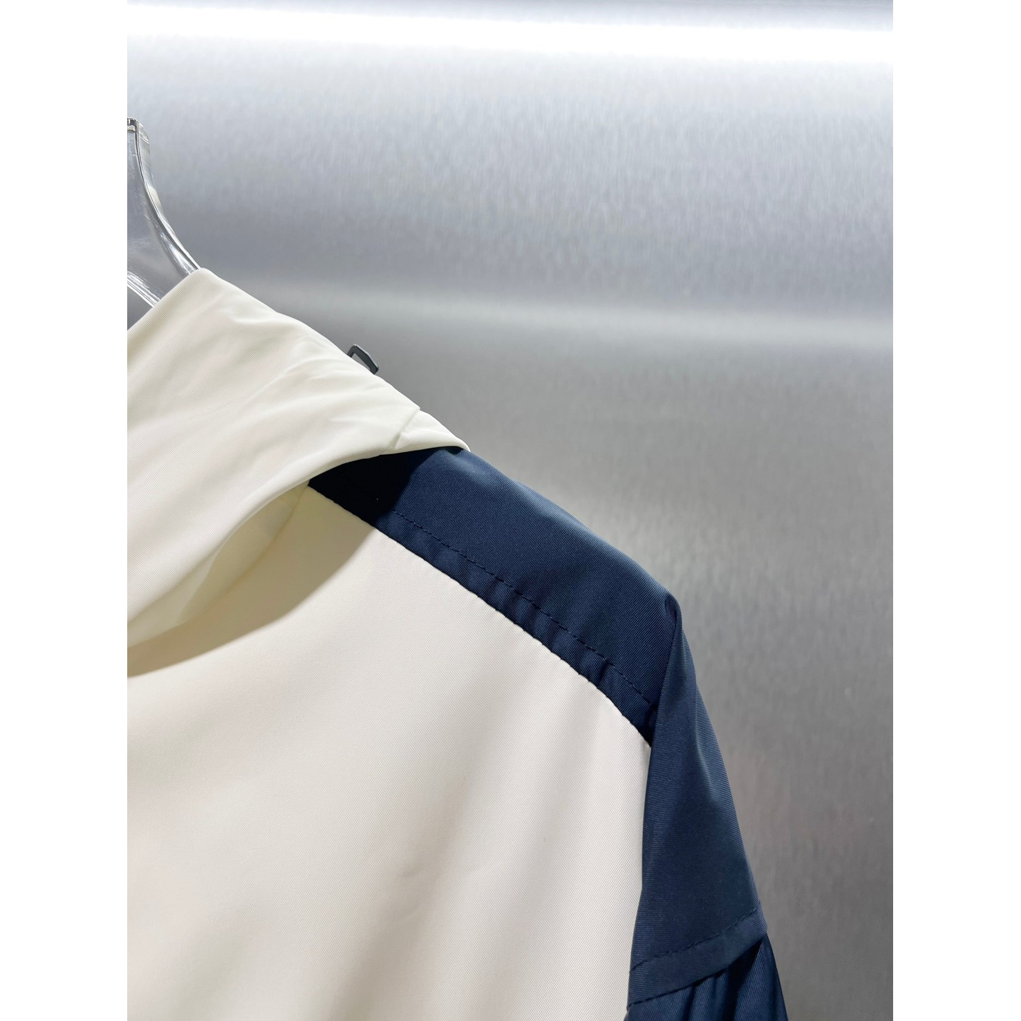<p>MONCLER&nbsp;夹克外套</p>