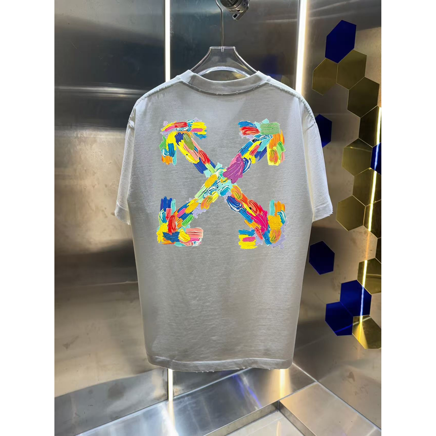 <p>OFF-white&nbsp;洗水磨破短袖T恤(洗水白)</p>