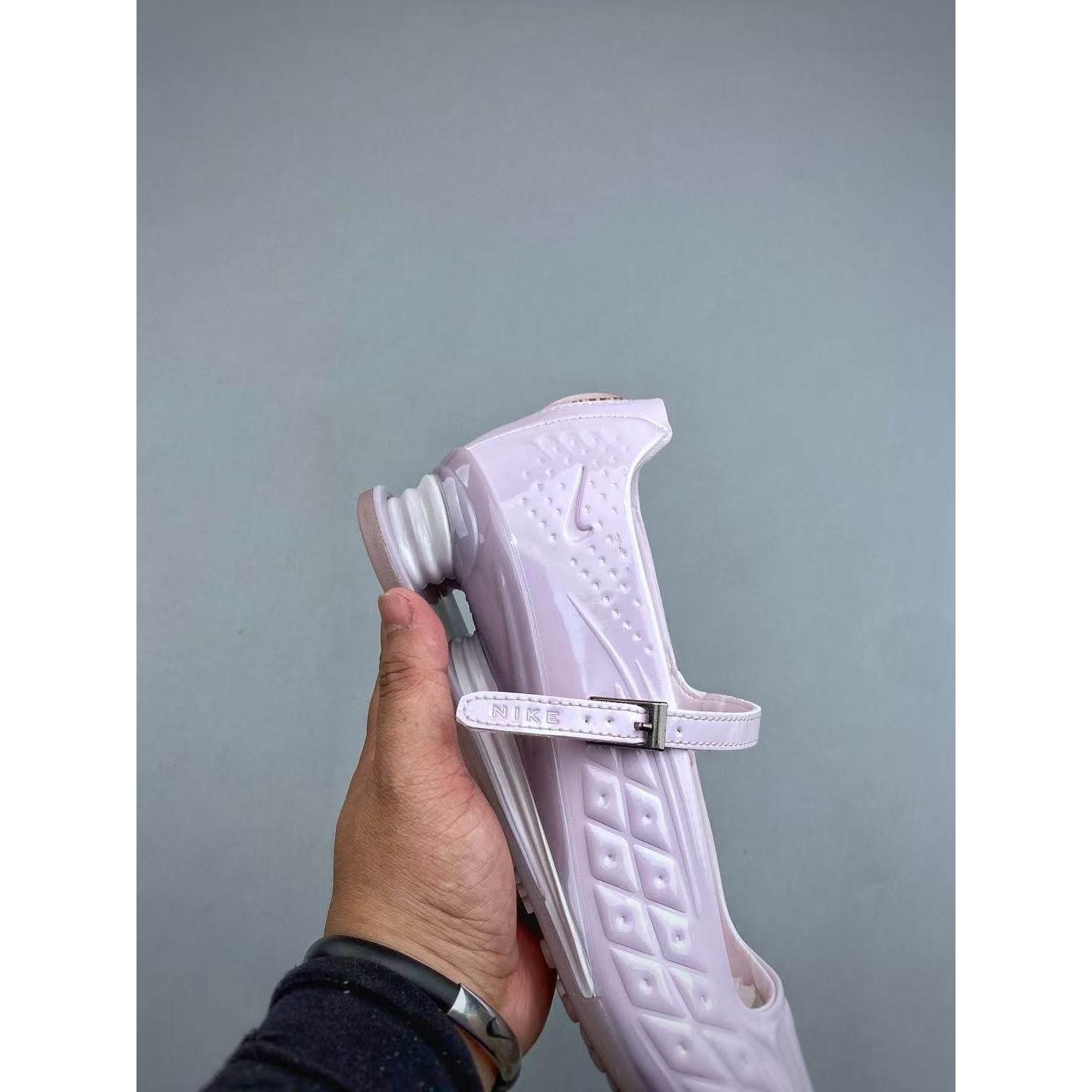 <p>NIKE SHOXZ CALISTRA 3柱玛丽珍鞋(粉)&nbsp;</p>