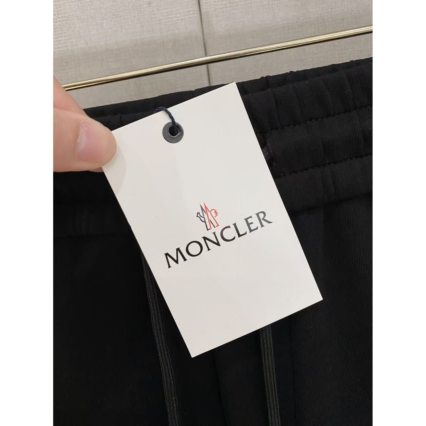 <p>MONCLER 男士长裤(782466)</p>