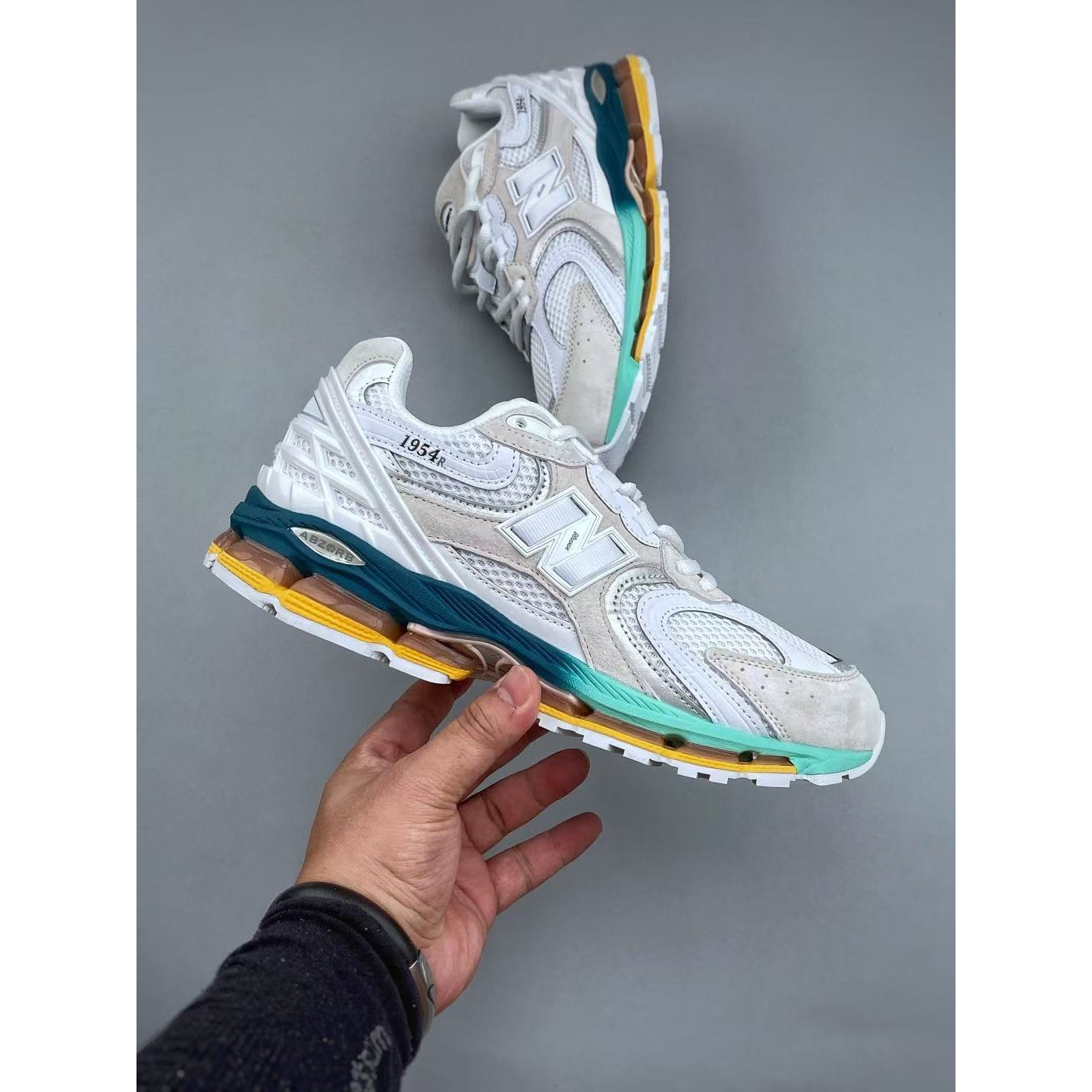 <p>New Balance 运动慢跑鞋(白)&nbsp;</p>