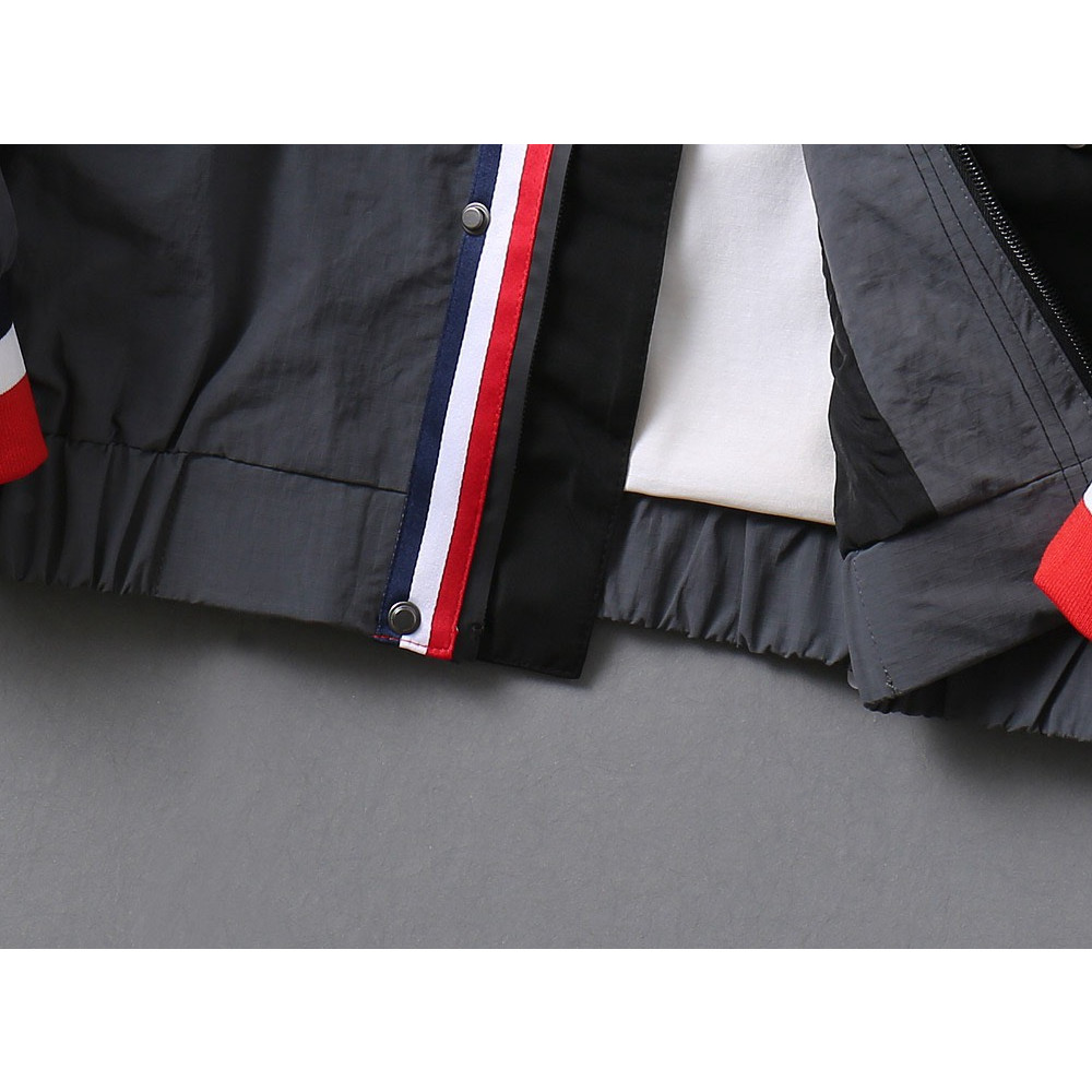 <p>Moncler 新款男士夹克外套</p>
