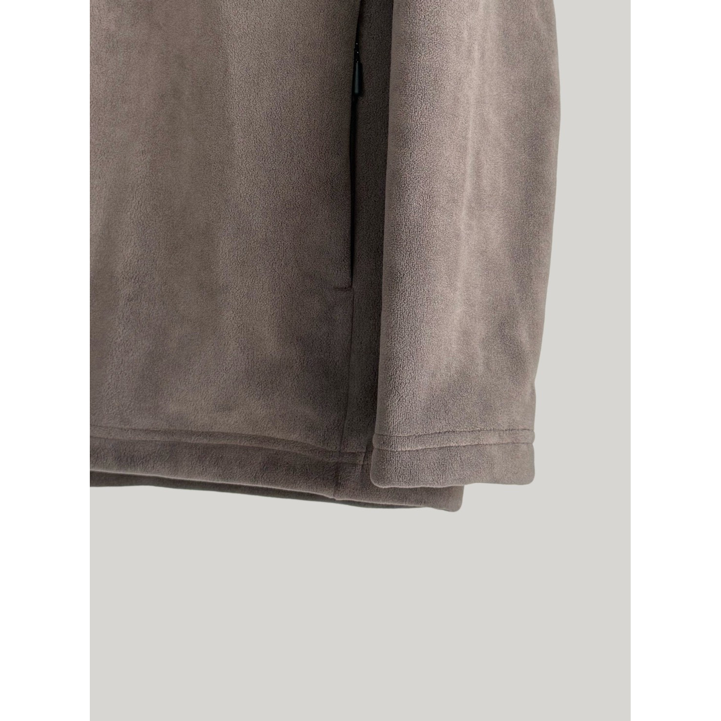 <p>Arc'teryx 手抓绒款外套(卡其)</p>